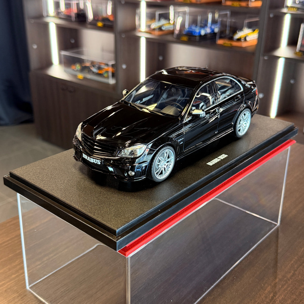 Mercedes-Benz C63 AMG Brabus B63S obsidiánově černý - 1:18 GT Spirit
