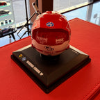 Prilba pre sezónu 2026 Charlesa Leclerca zo Scuderie Ferrari HP – 1:5 Looksmart