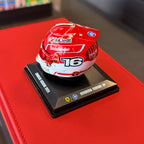 Prilba pre sezónu 2026 Charlesa Leclerca zo Scuderie Ferrari HP – 1:5 Looksmart