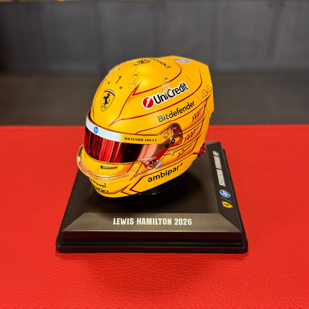 Lewis Hamilton Scuderia Ferrari HP 2026 Season Helmet – 1:5 Looksmart