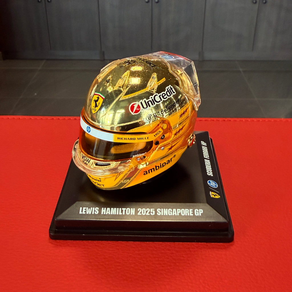 Lewis Hamilton Scuderia Ferrari HP Szingapúri Nagydíj 2025-ös bukósisak 1:5, a Looksmart gyártmánya
