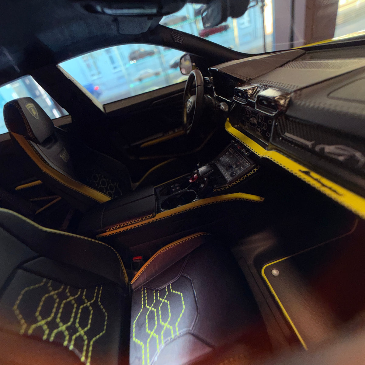 Lamborghini Urus SE Tettonero, Giallo Tenerife 1:18 MR Collectionilta