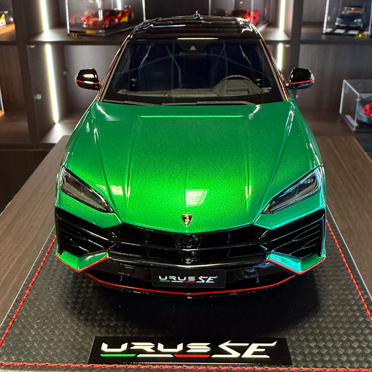 Lamborghini Urus SE Tettonero Verde Mercurius 1:18 par MR Collection