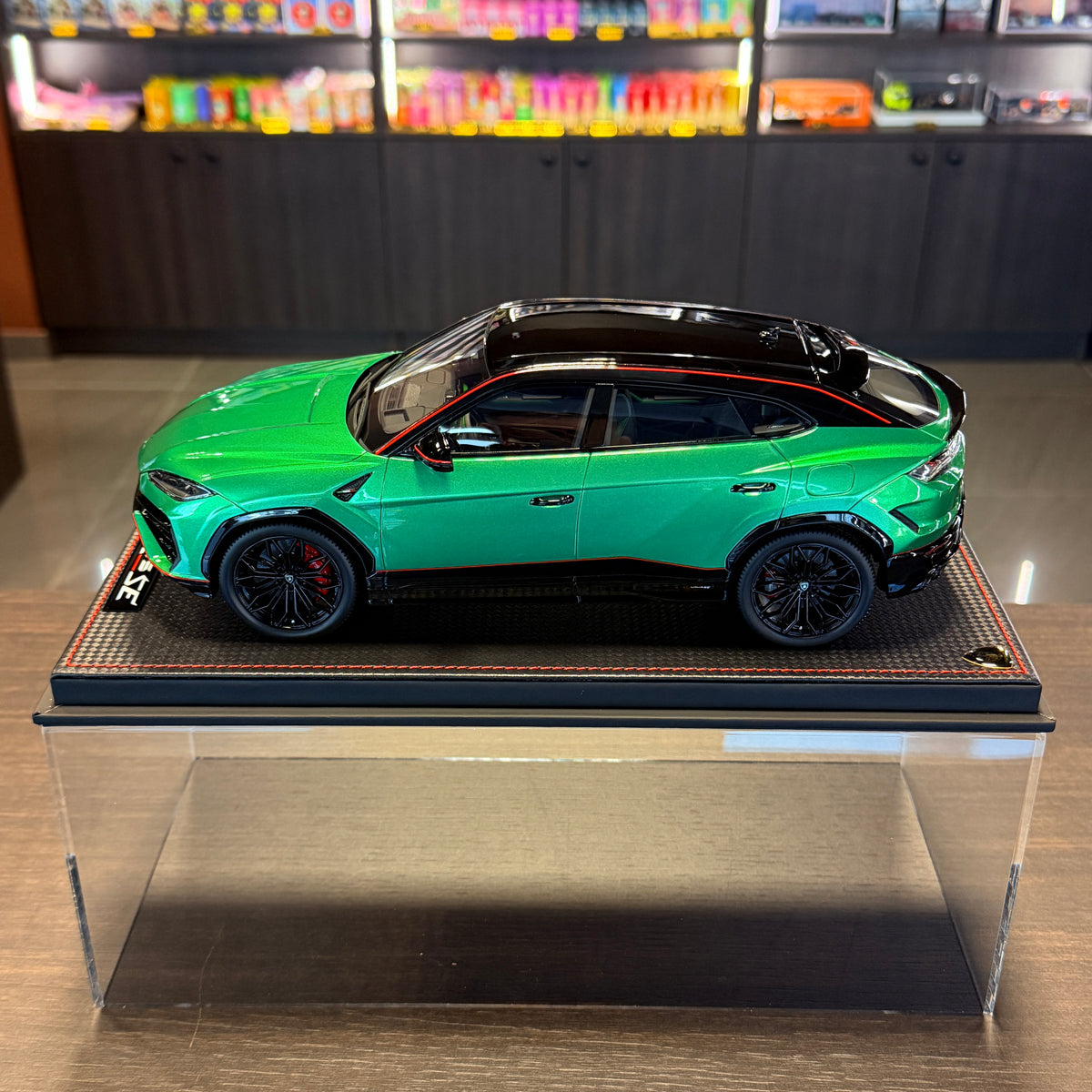 Lamborghini Urus SE Tettonero Verde Mercurius 1:18 par MR Collection