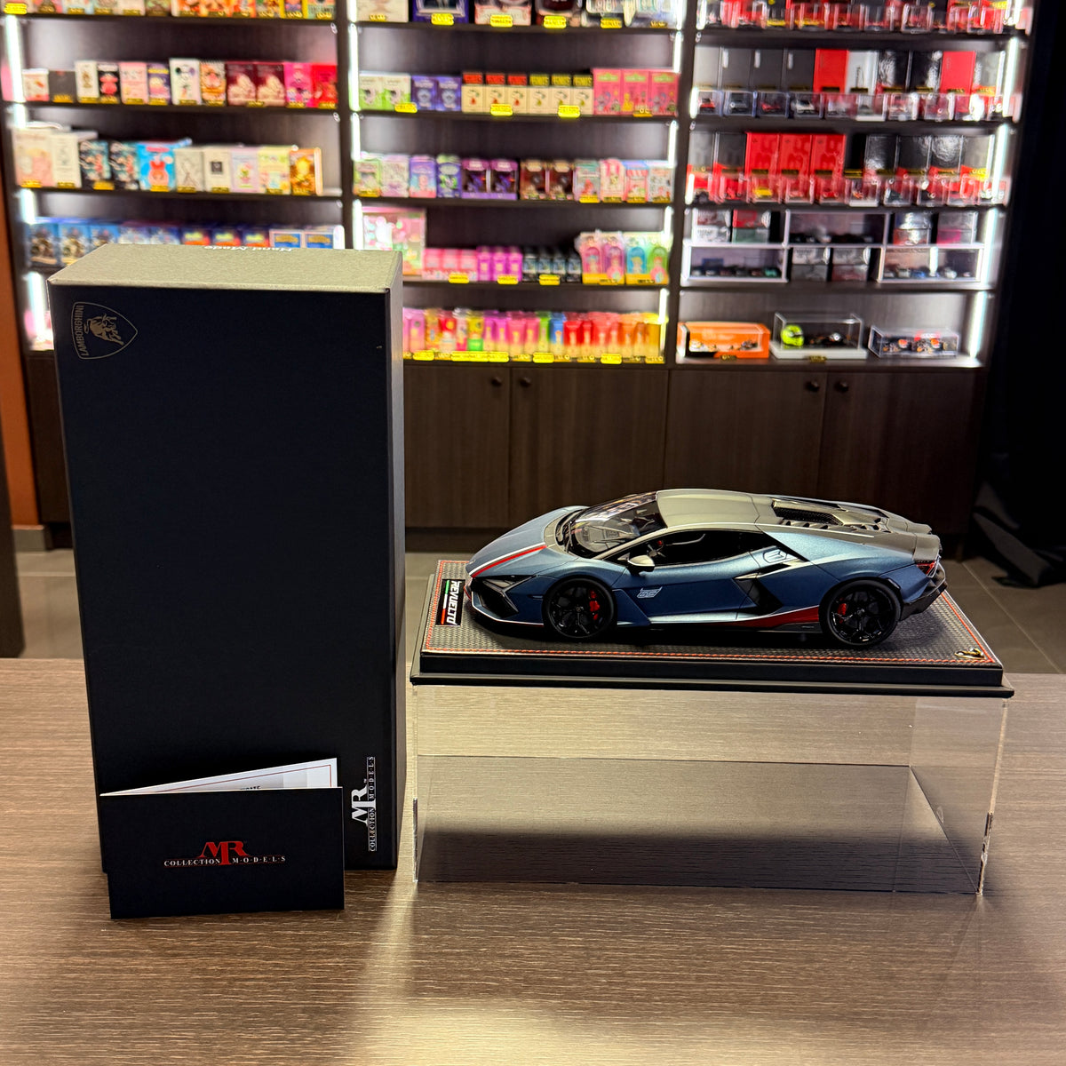 Lamborghini Revuelto NA63 Blu Marinus / Bianco 1:18 | MR Collection