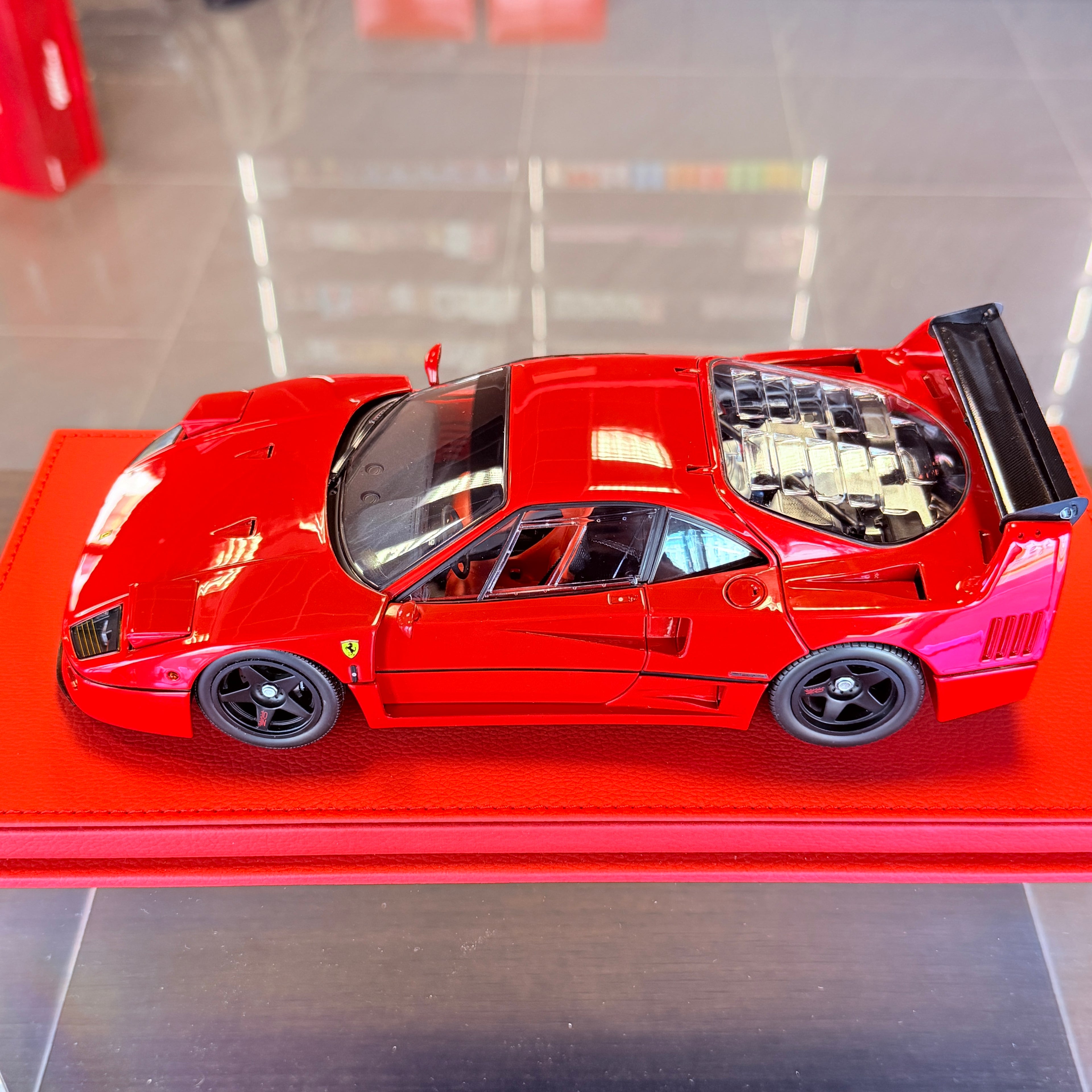 Ferrari F40 – Negro Escala 1:18 de KYOSHO