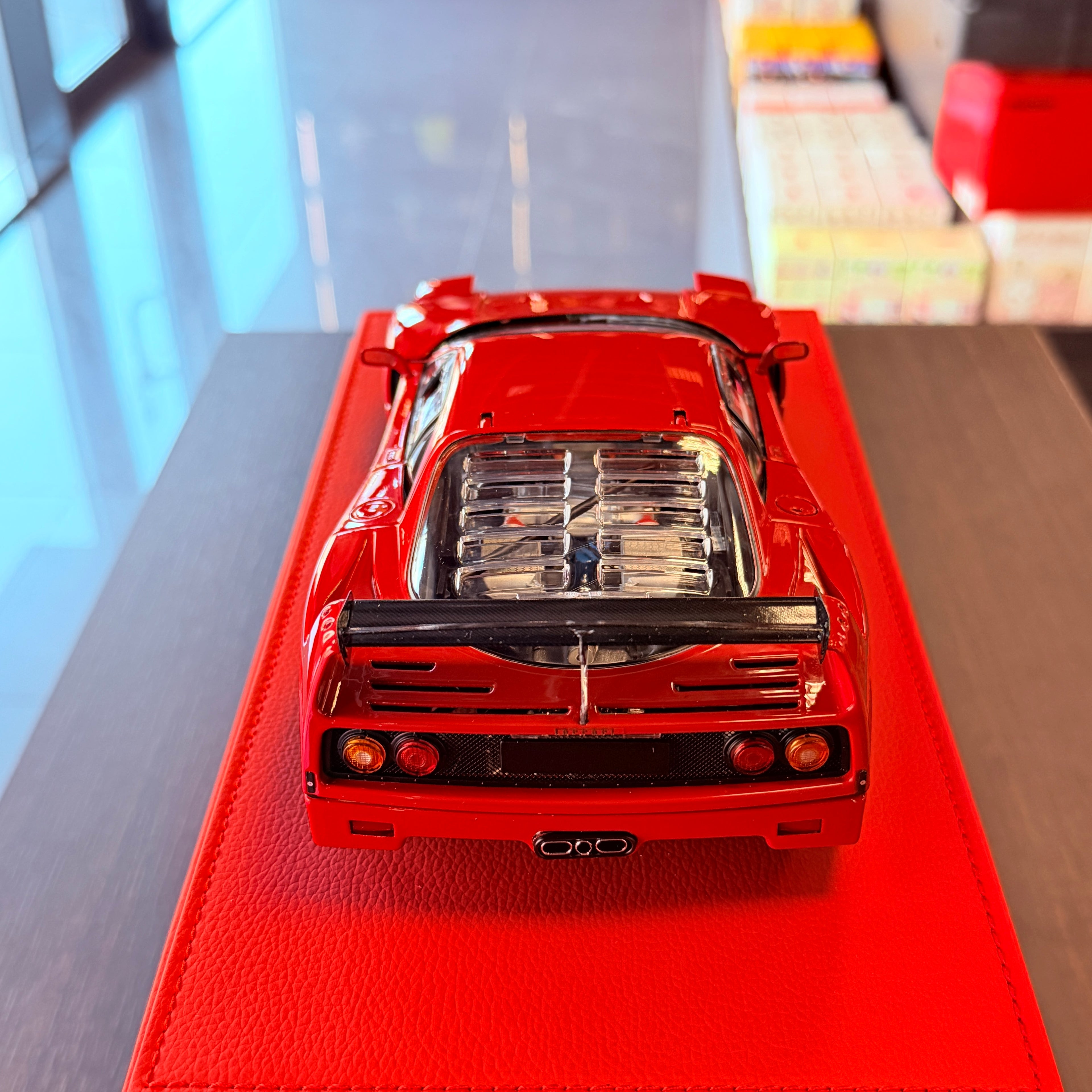 Ferrari F40 – Negro Escala 1:18 de KYOSHO