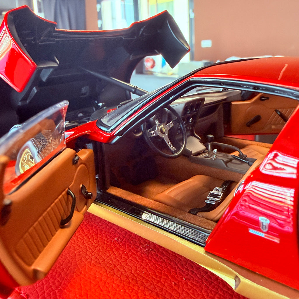 Ferrari F40 – Negro Escala 1:18 de KYOSHO