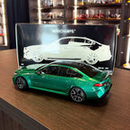 BMW M5 Green Metallic 2024, mierka 1:18 od Minichamps