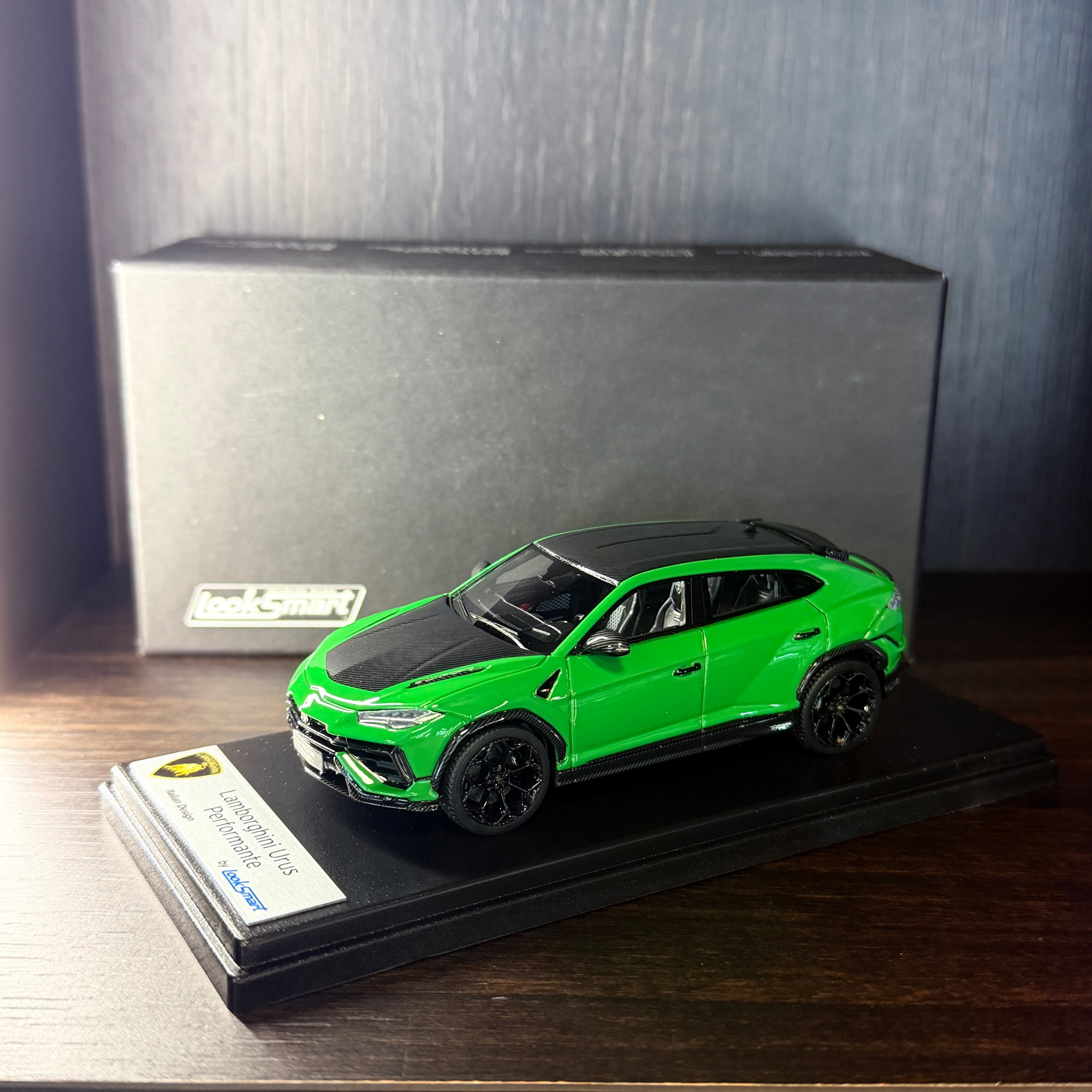 Lamborghini Urus Performante – Green 1:43 Scale by LookSmart – Looksmart