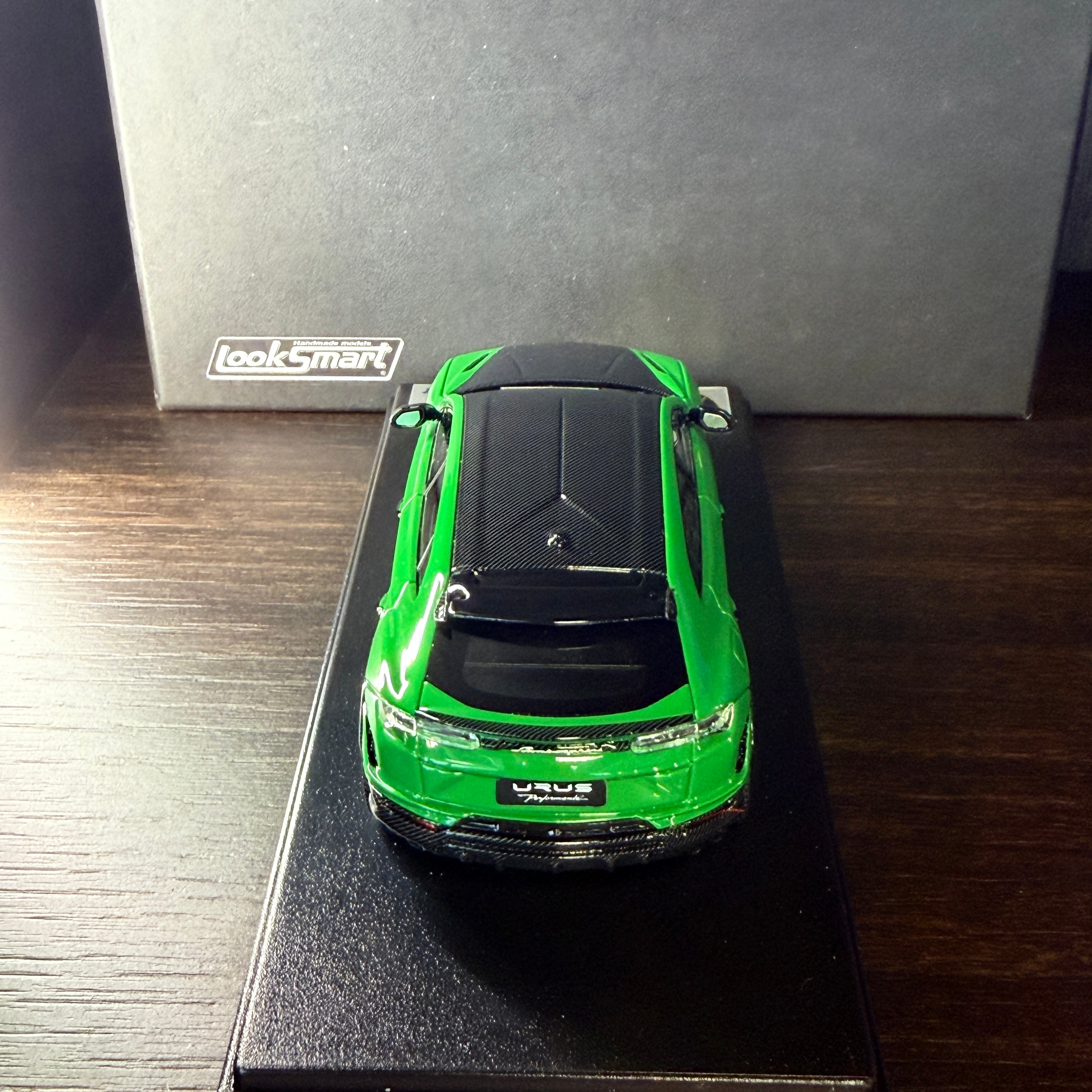 Lamborghini Urus Performante – Green 1:43 Scale by LookSmart – Looksmart – view 4
