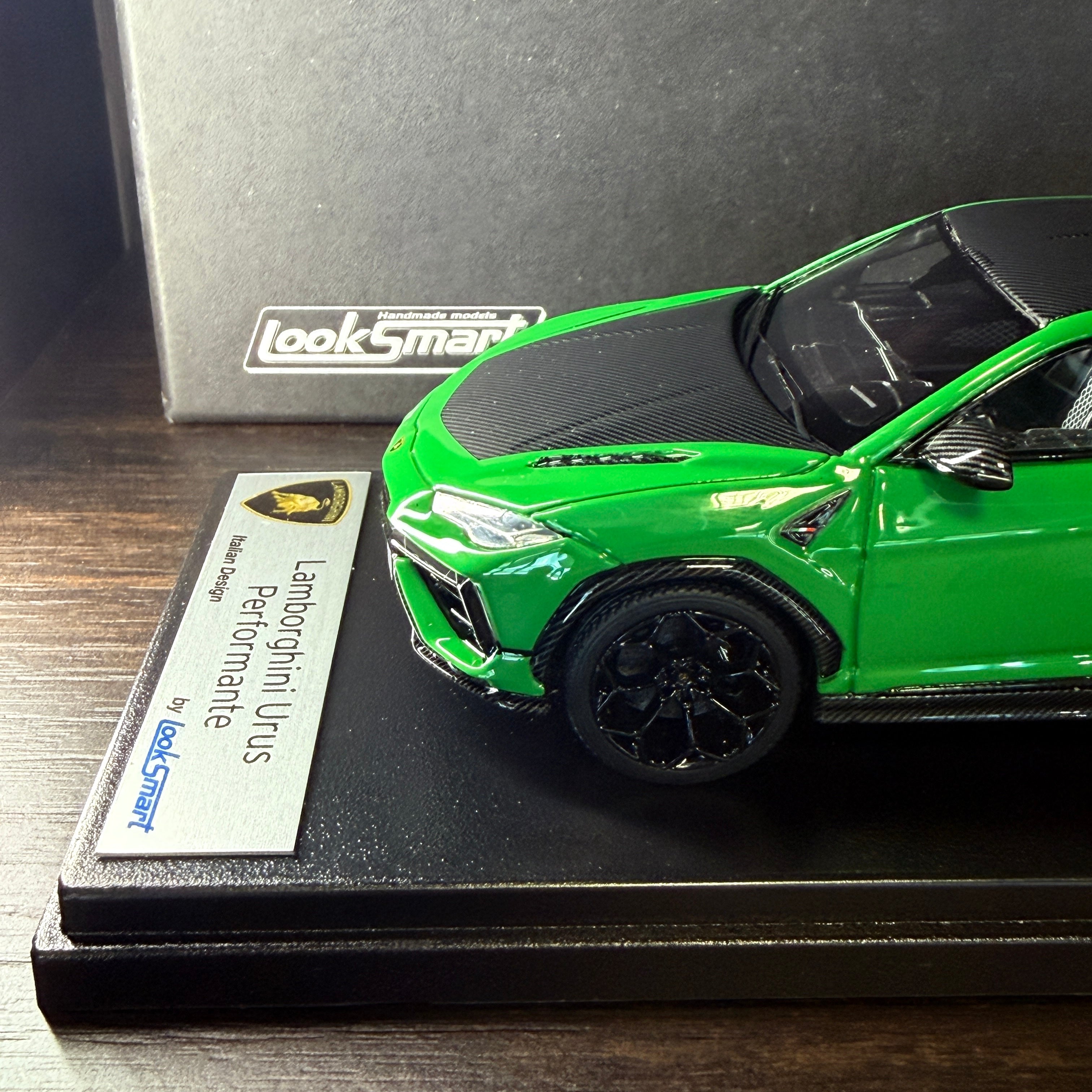 Lamborghini Urus Performante – Green 1:43 Scale by LookSmart – Looksmart – view 5