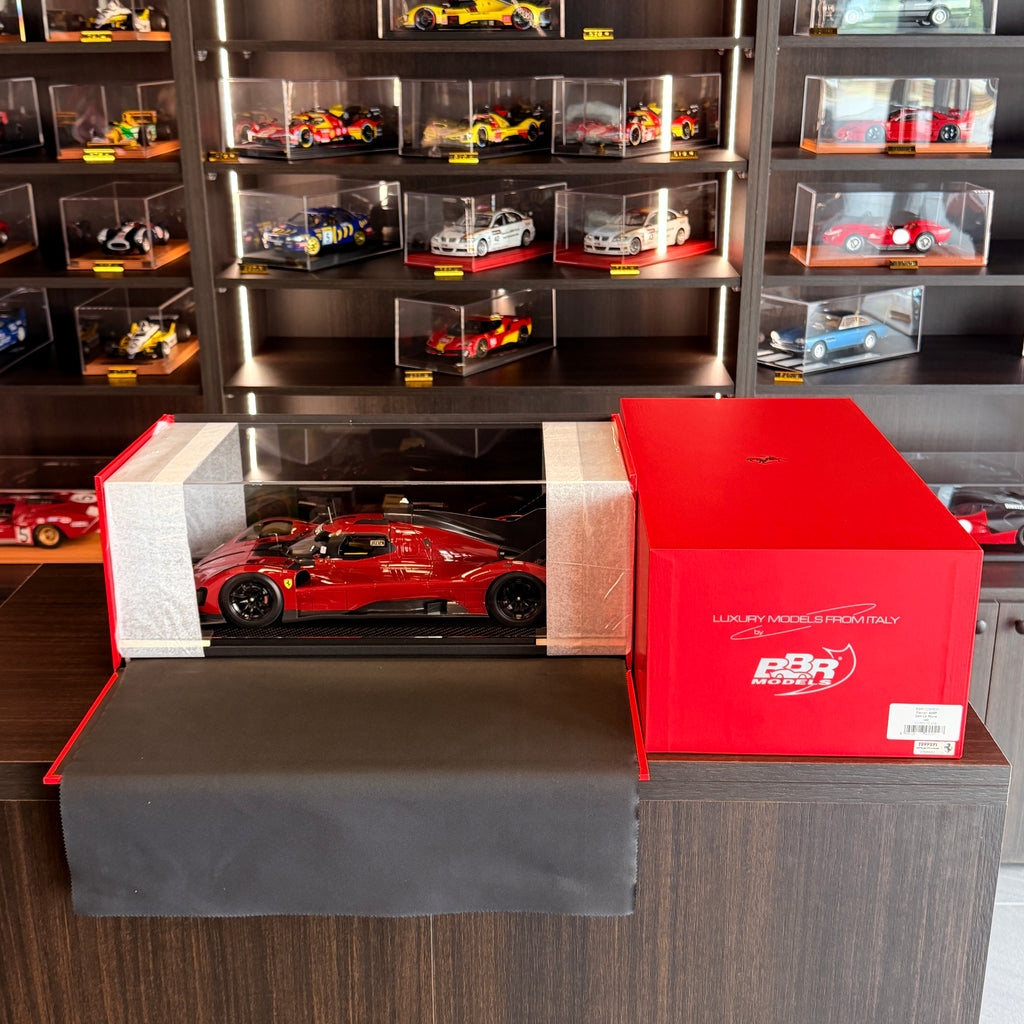 Modellauto BBR Models 1/12 Ferrari 812 Competizione Yellow Stripe Rosso Corsa 322