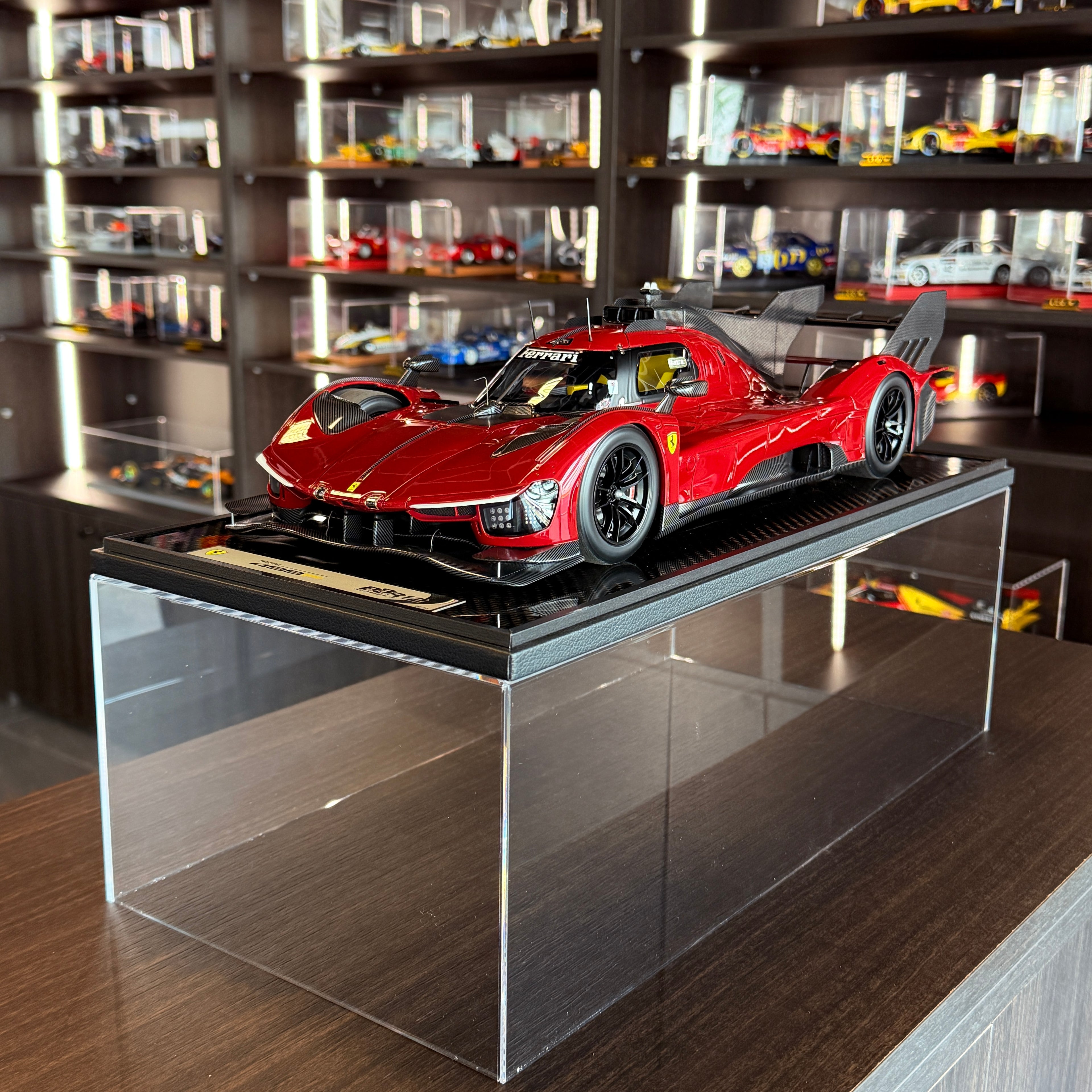 Modellauto BBR Models 1/12 Ferrari 812 Competizione Yellow Stripe Rosso Corsa 322