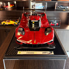 Modellauto BBR Models 1/12 Ferrari 812 Competizione Yellow Stripe Rosso Corsa 322