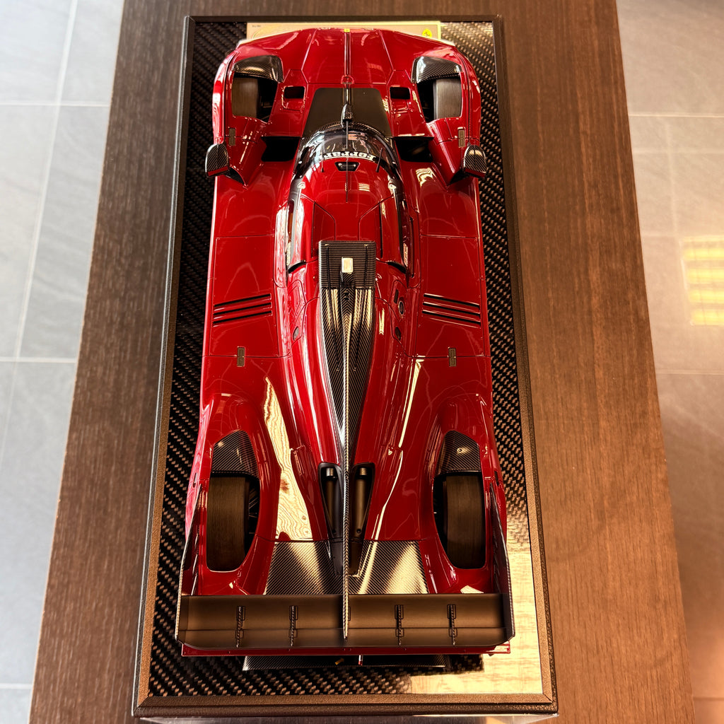 Modellauto BBR Models 1/12 Ferrari 812 Competizione Yellow Stripe Rosso Corsa 322