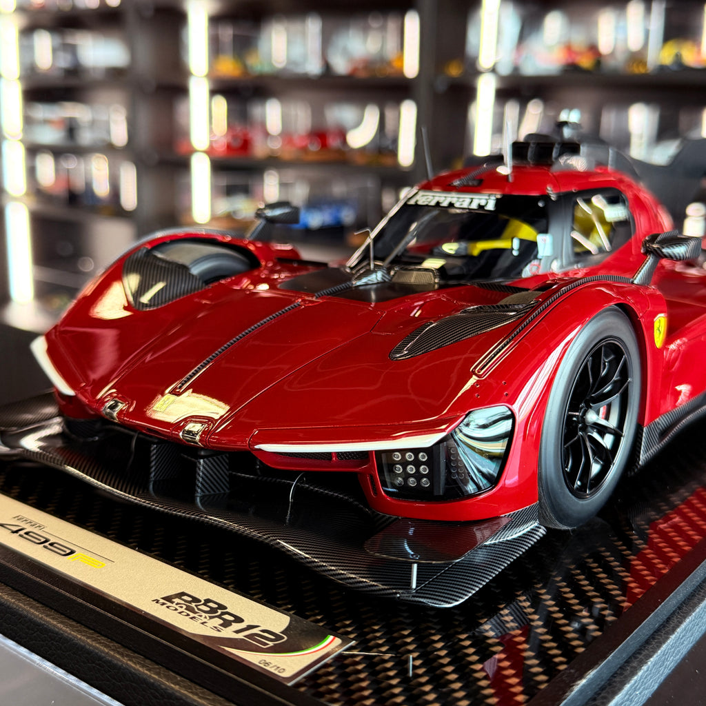 Modellauto BBR Models 1/12 Ferrari 812 Competizione Yellow Stripe Rosso Corsa 322
