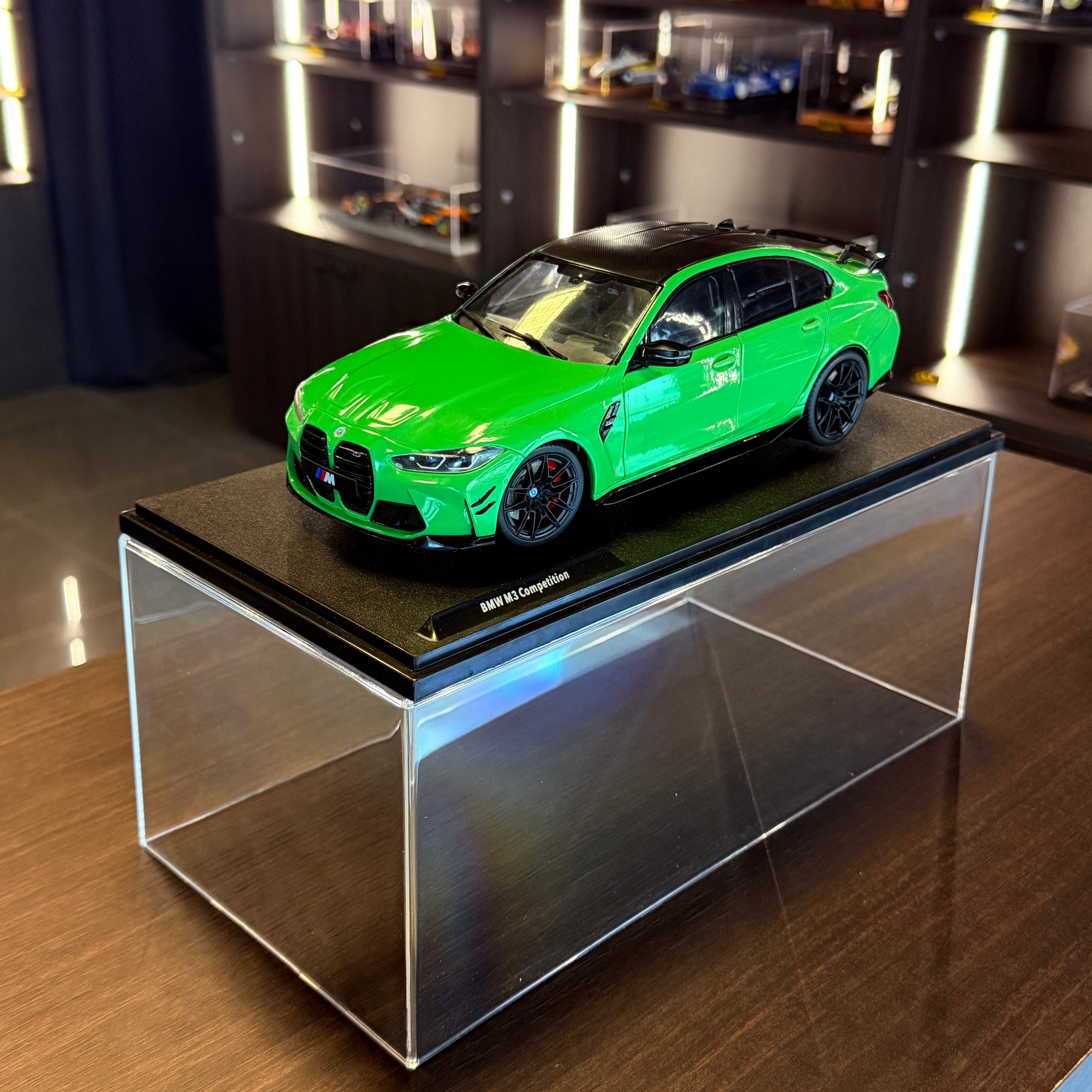 BMW M3 s výkonnostnými dielmi Signal Green 2024, mierka 1:18 od Solido
