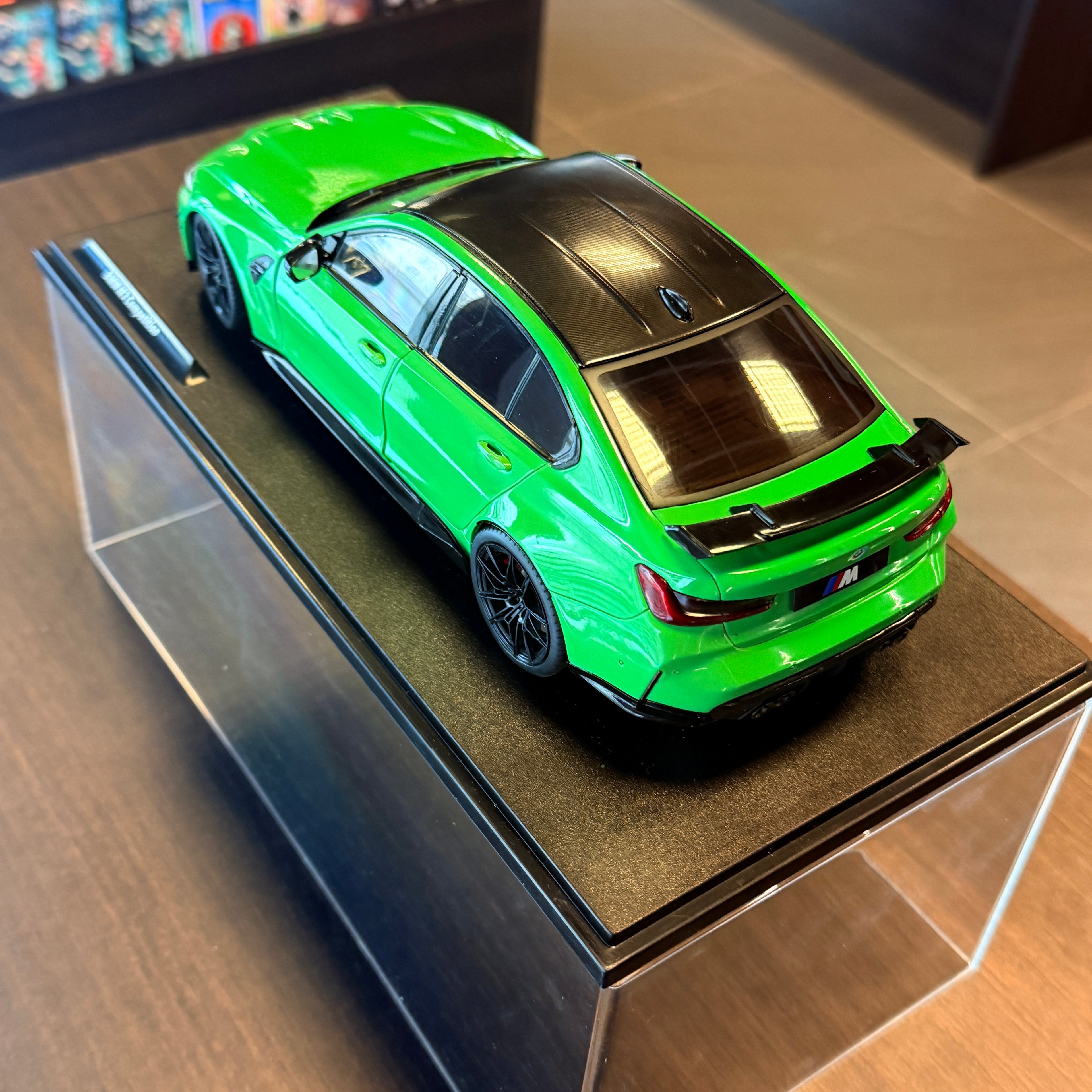 BMW M3 s výkonnostnými dielmi Signal Green 2024, mierka 1:18 od Solido
