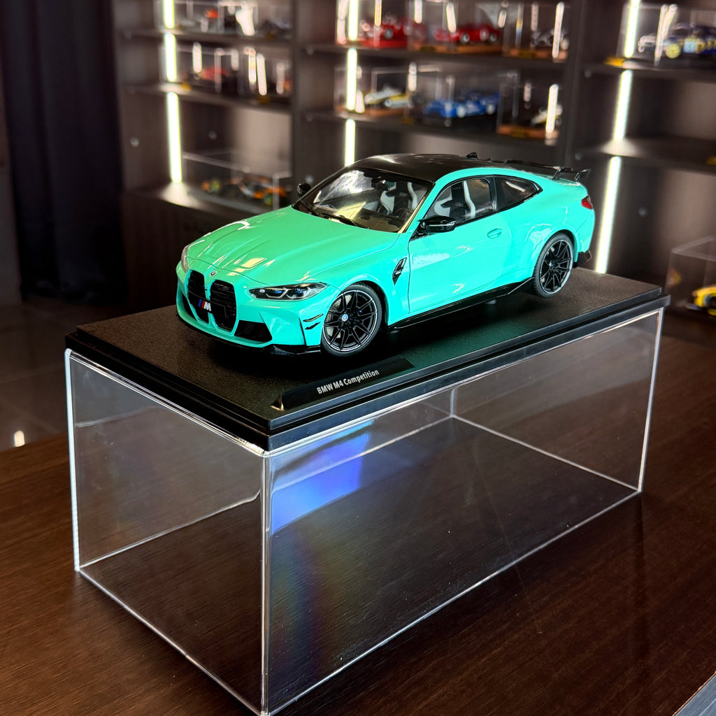 BMW M4 Performance Parts kiegészítőkkel, Mint Green, 2024, 1:18 méretarányban – Solido