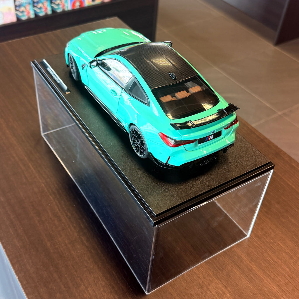 BMW M4 Performance Parts kiegészítőkkel, Mint Green, 2024, 1:18 méretarányban – Solido