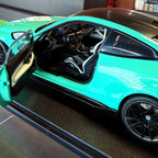 BMW M4 Performance Parts kiegészítőkkel, Mint Green, 2024, 1:18 méretarányban – Solido