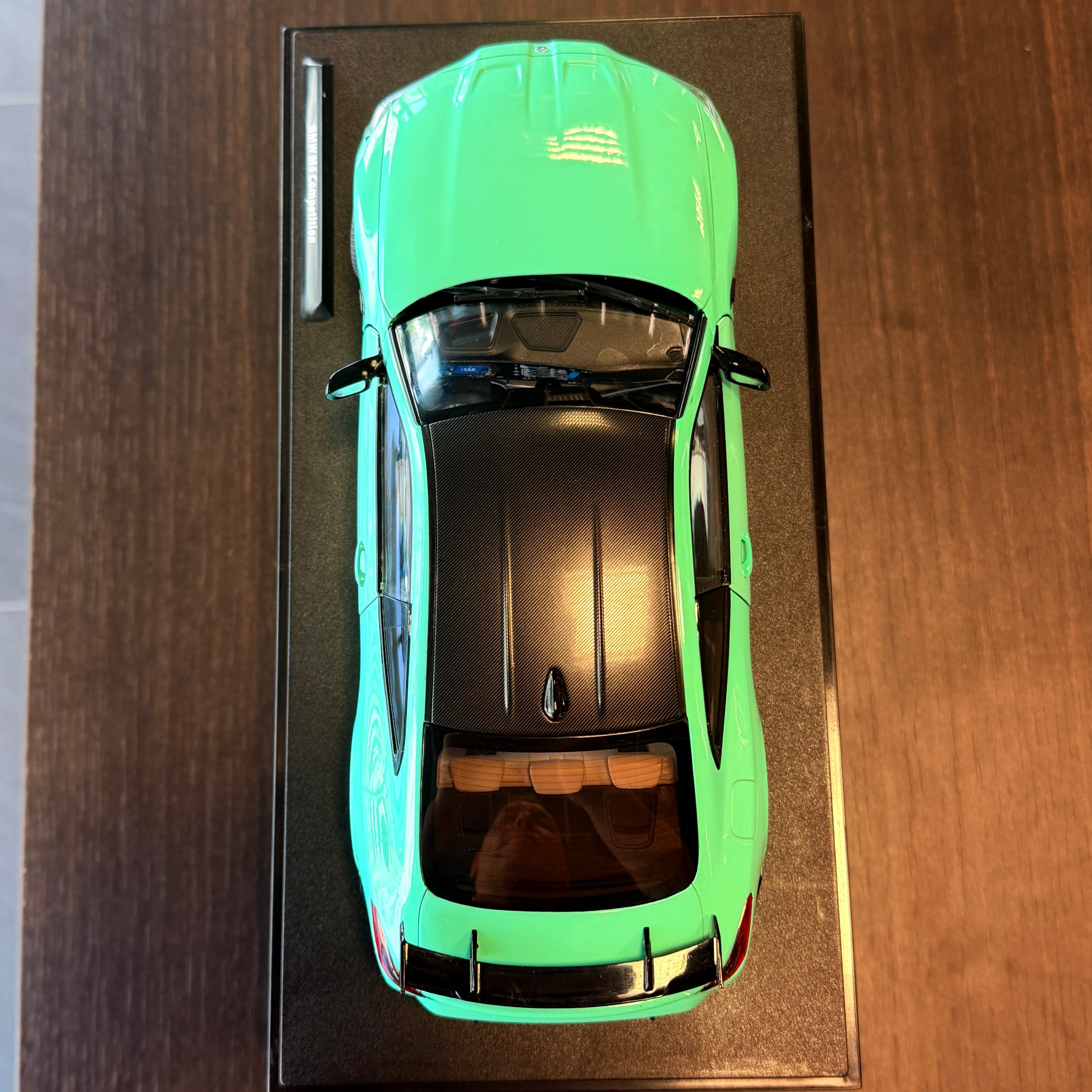 BMW M4 Performance Parts kiegészítőkkel, Mint Green, 2024, 1:18 méretarányban – Solido