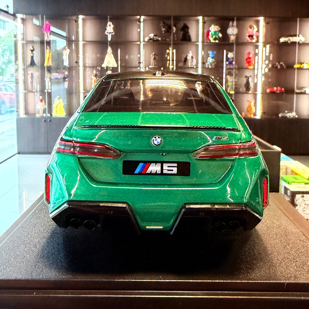 BMW M5 Isle of Man Green 2025, mierka 1:18 od Solido