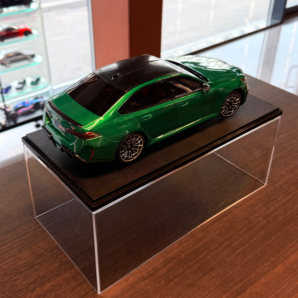 BMW M5 Isle of Man Green 2025, mierka 1:18 od Solido