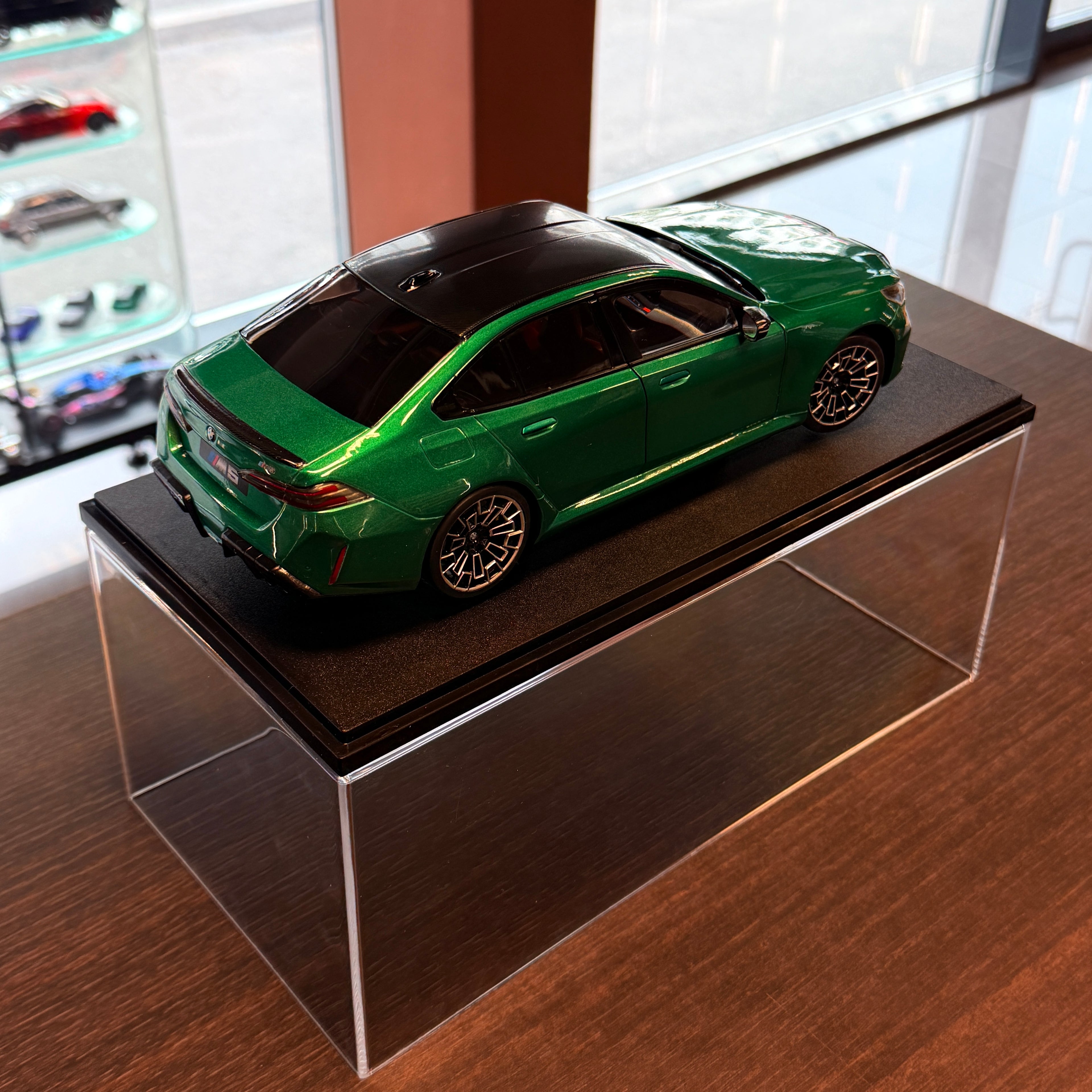 BMW M5 Isle of Man Green 2025, mierka 1:18 od Solido