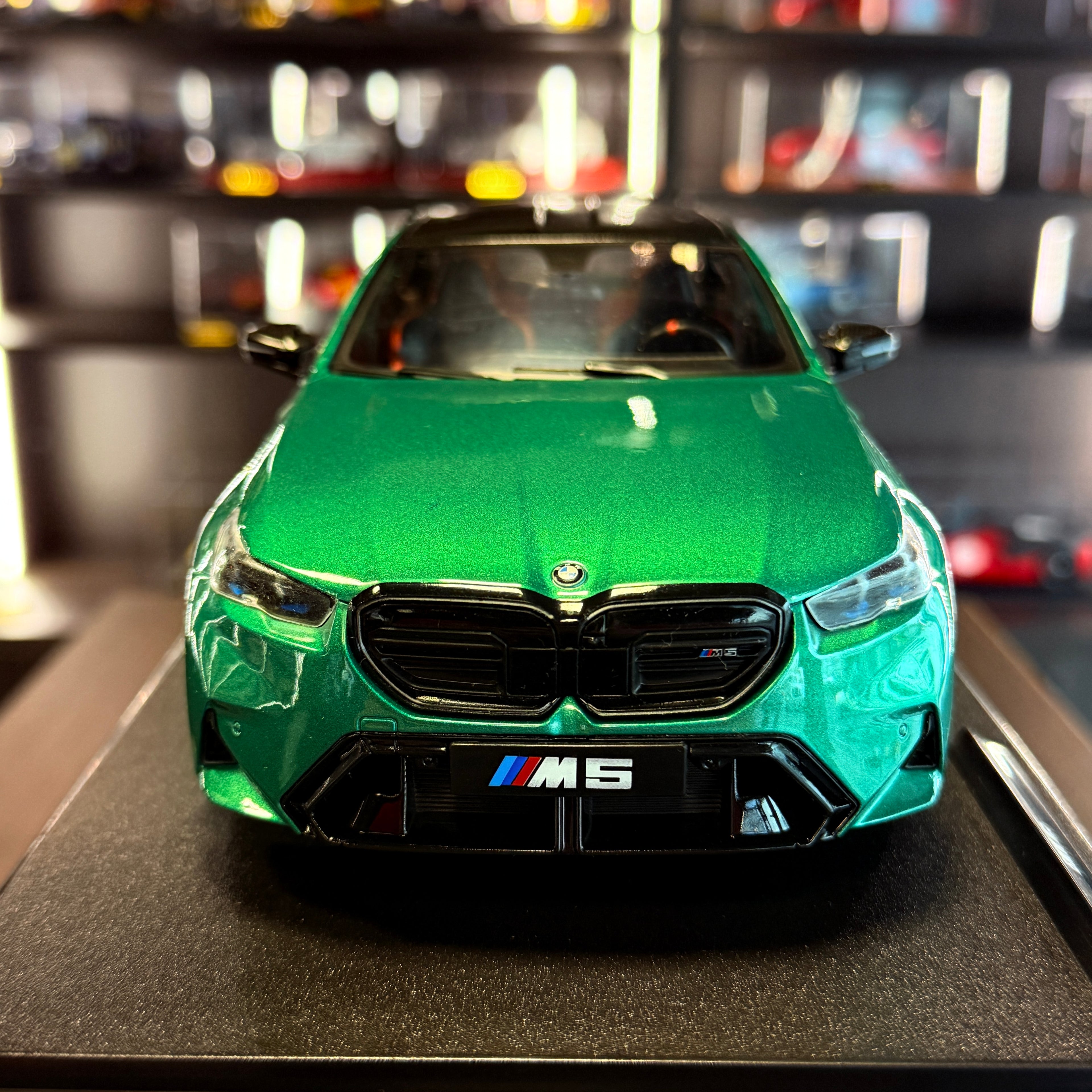 BMW M5 Isle of Man Green 2025, mierka 1:18 od Solido