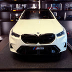 BMW M5 Touring Alpine White, 2025, 1:18 méretarányban – Solido