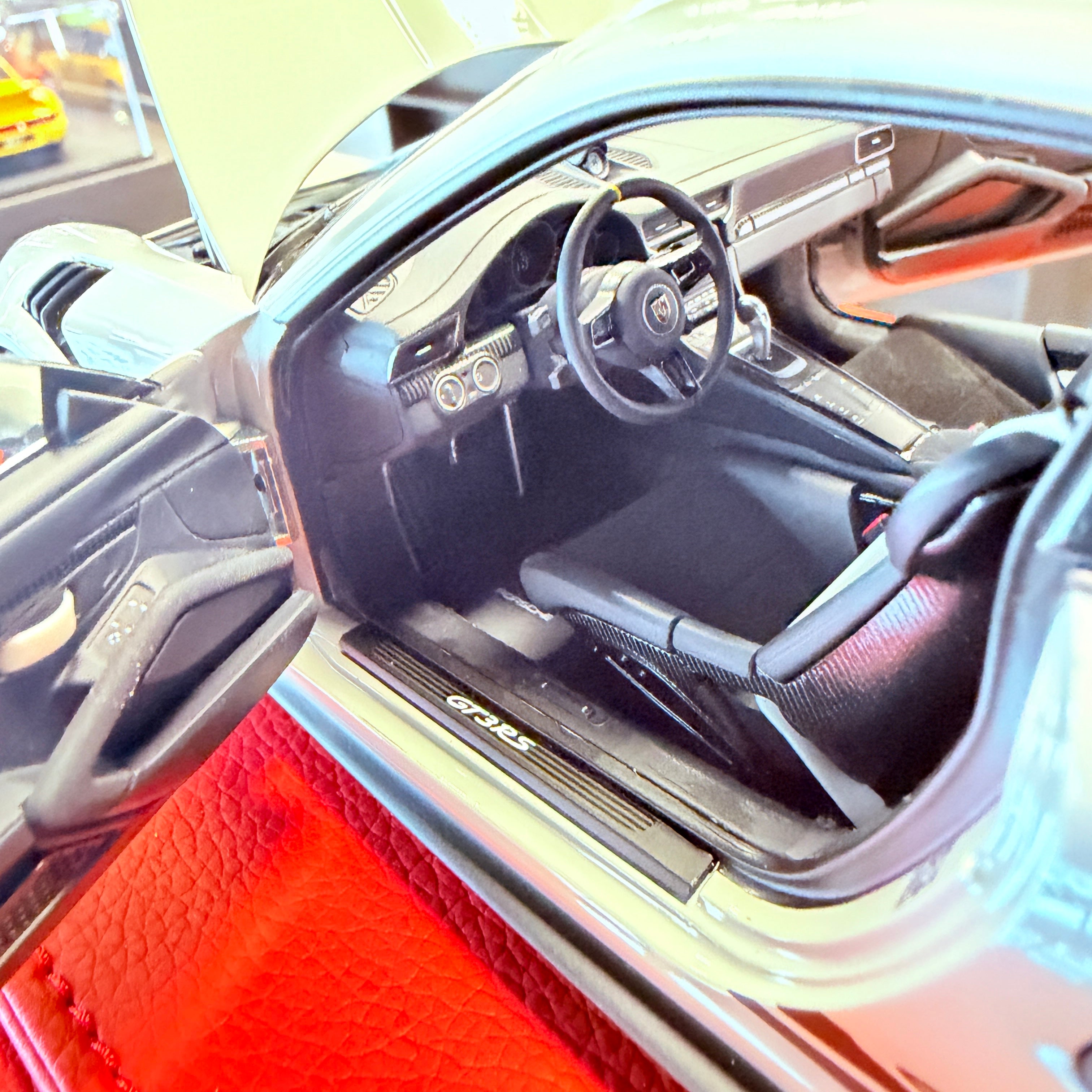 Porsche 911 (991.2) GT3 RS Crayon – мащабен модел автомобил 1:18 от AUTOart