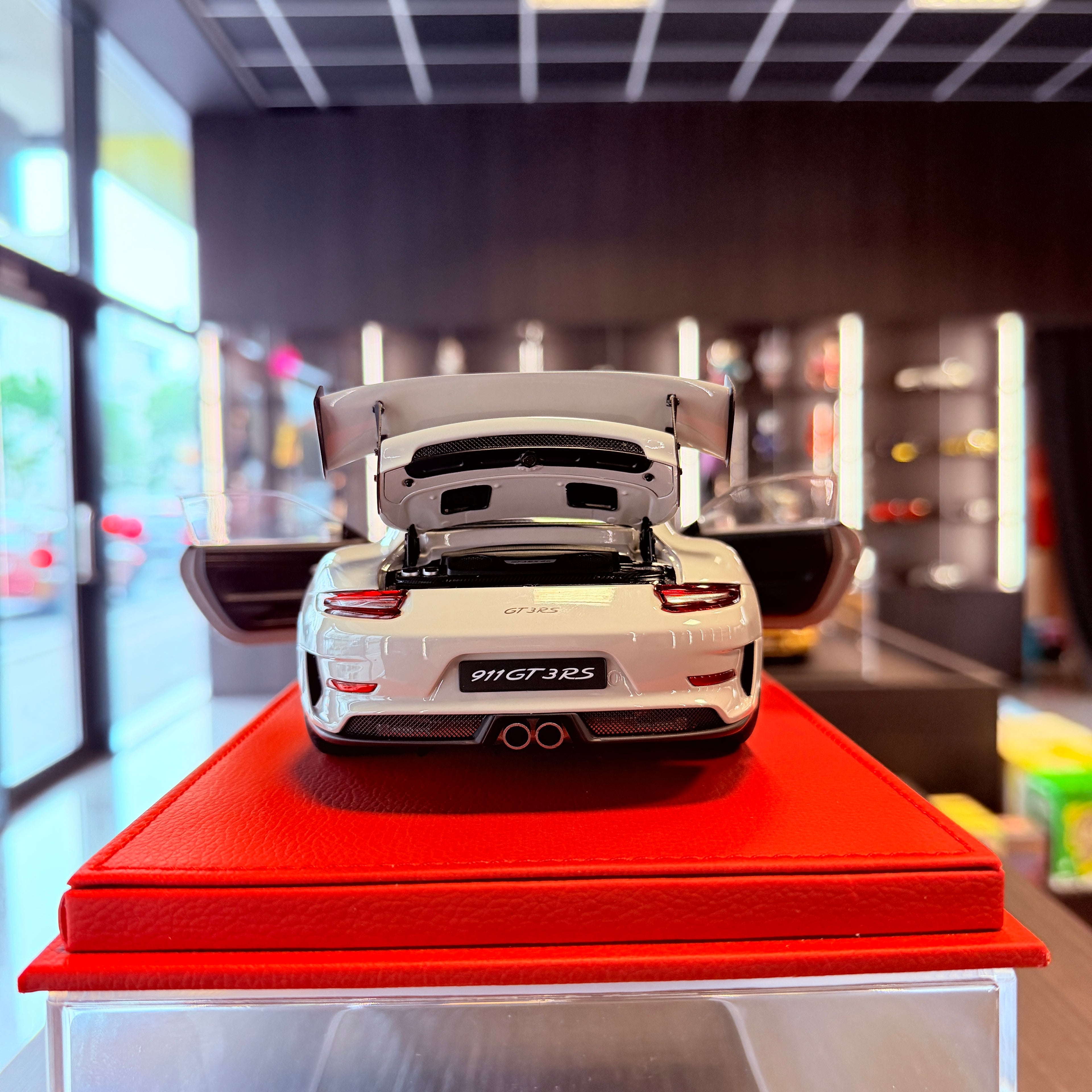 Porsche 911 (991.2) GT3 RS Crayon – 1:18 Scale Model Car by AUTOart