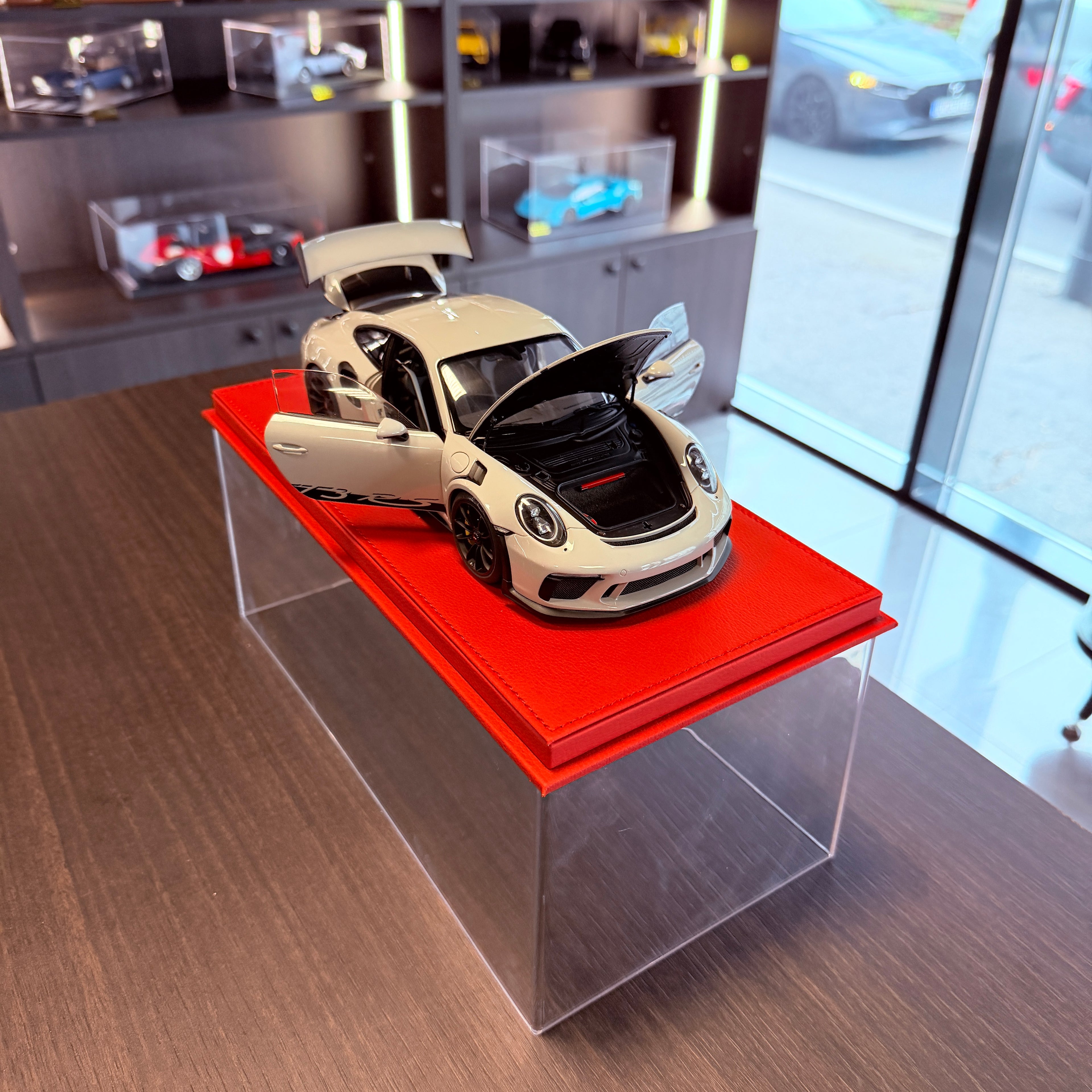 Porsche 911 (991.2) GT3 RS Crayon – 1:18 Scale Model Car by AUTOart