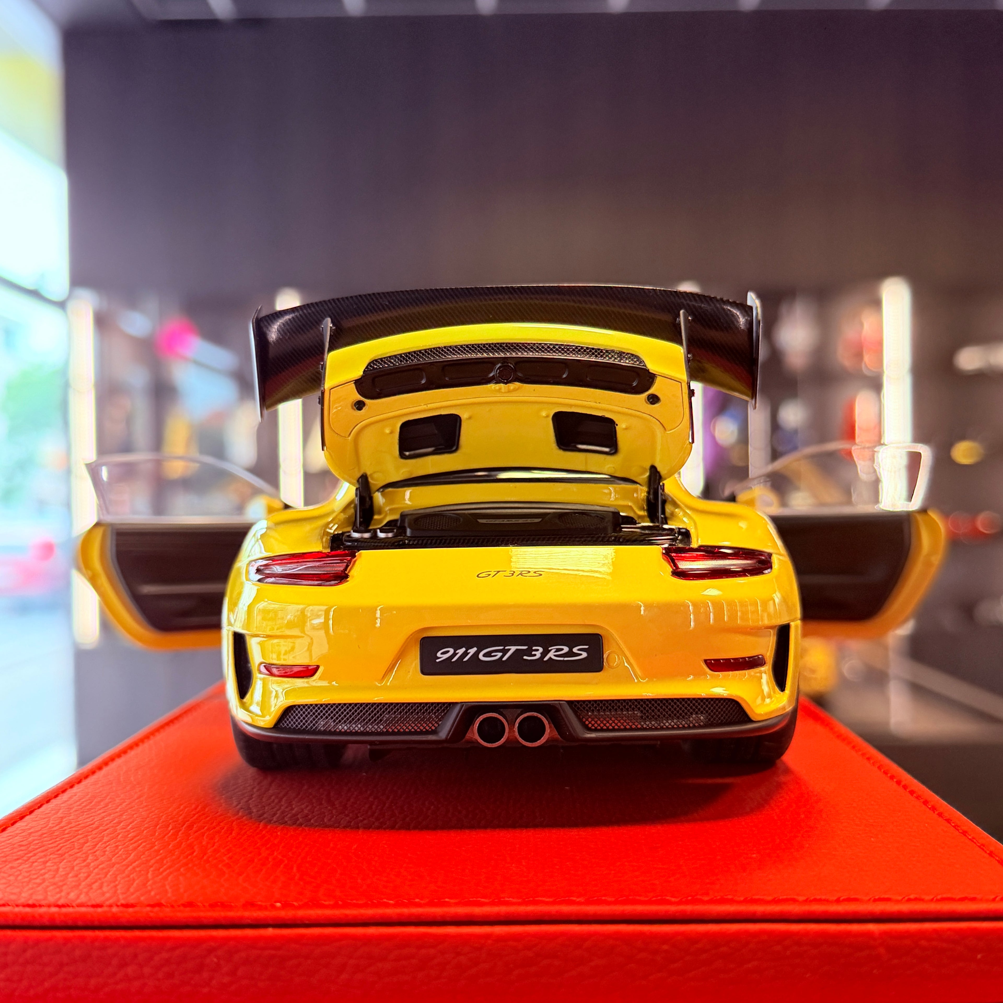Porsche 911 (991.2) GT3 RS с пакет Weissach Racing Yellow – мащабен модел автомобил в мащаб 1:18 от AUTOart