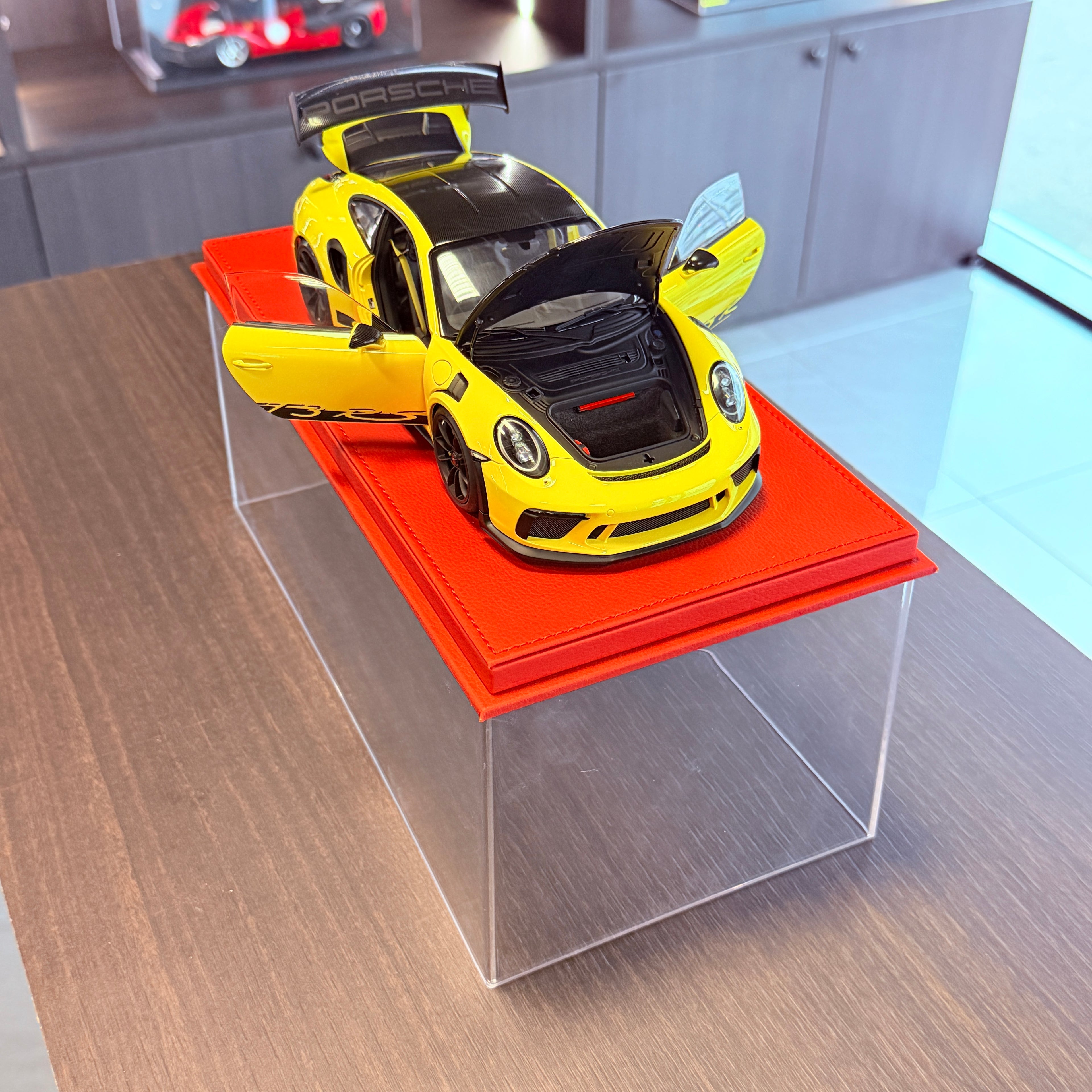 Porsche 911 (991.2) GT3 RS с пакет Weissach Racing Yellow – мащабен модел автомобил в мащаб 1:18 от AUTOart