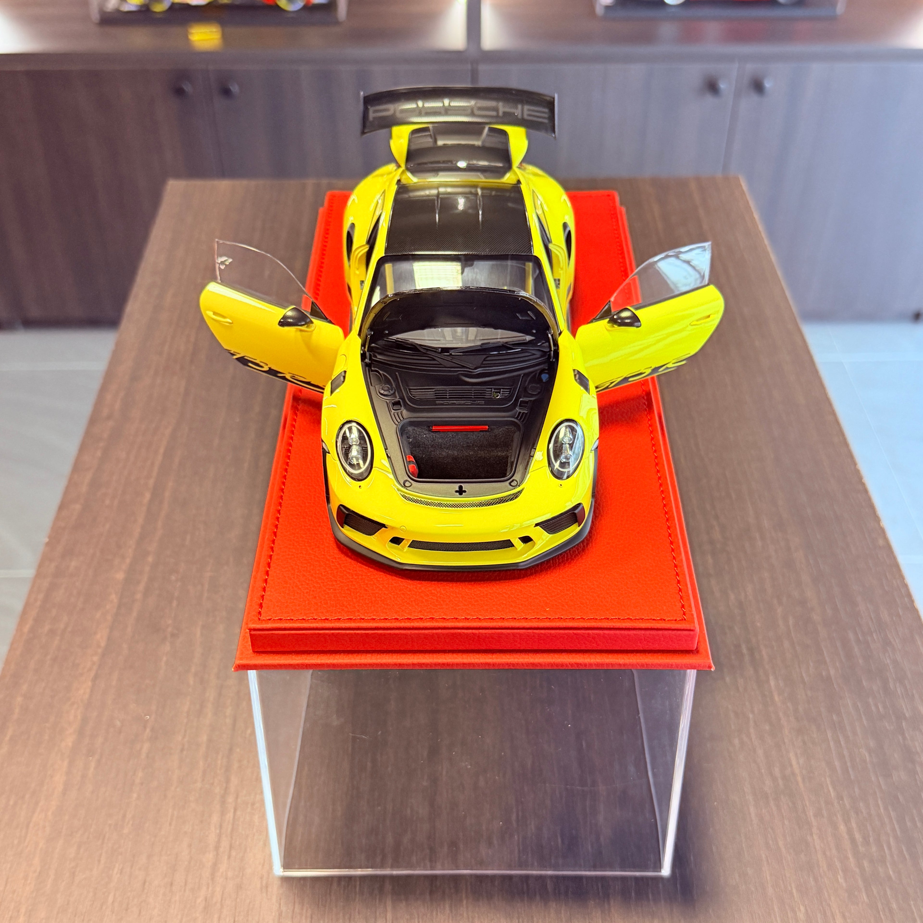Porsche 911 (991.2) GT3 RS с пакет Weissach Racing Yellow – мащабен модел автомобил в мащаб 1:18 от AUTOart