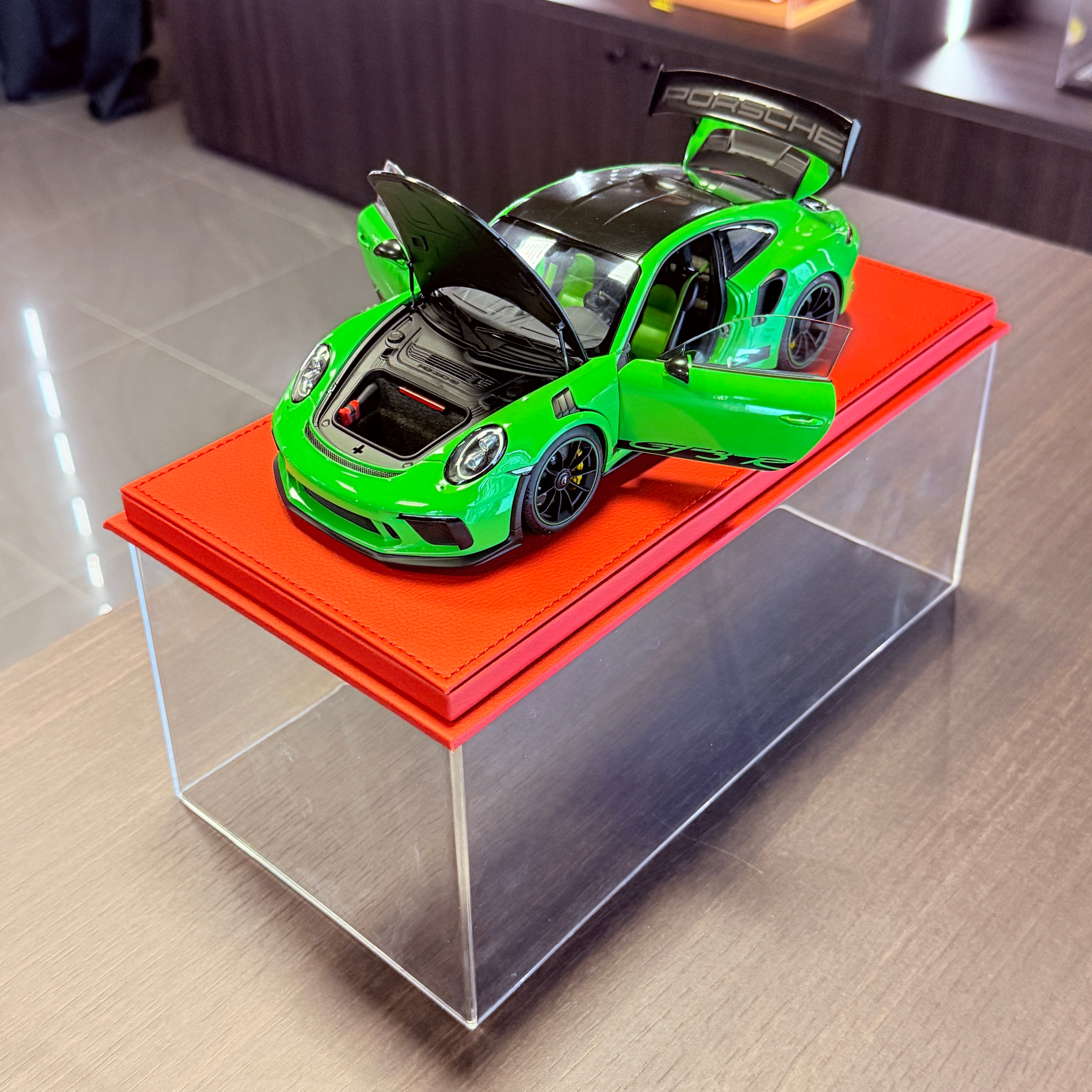 Porsche 911 (991.2) GT3 RS Weissach-paketet Lizard Green – bilmodell i skala 1:18 från AUTOart