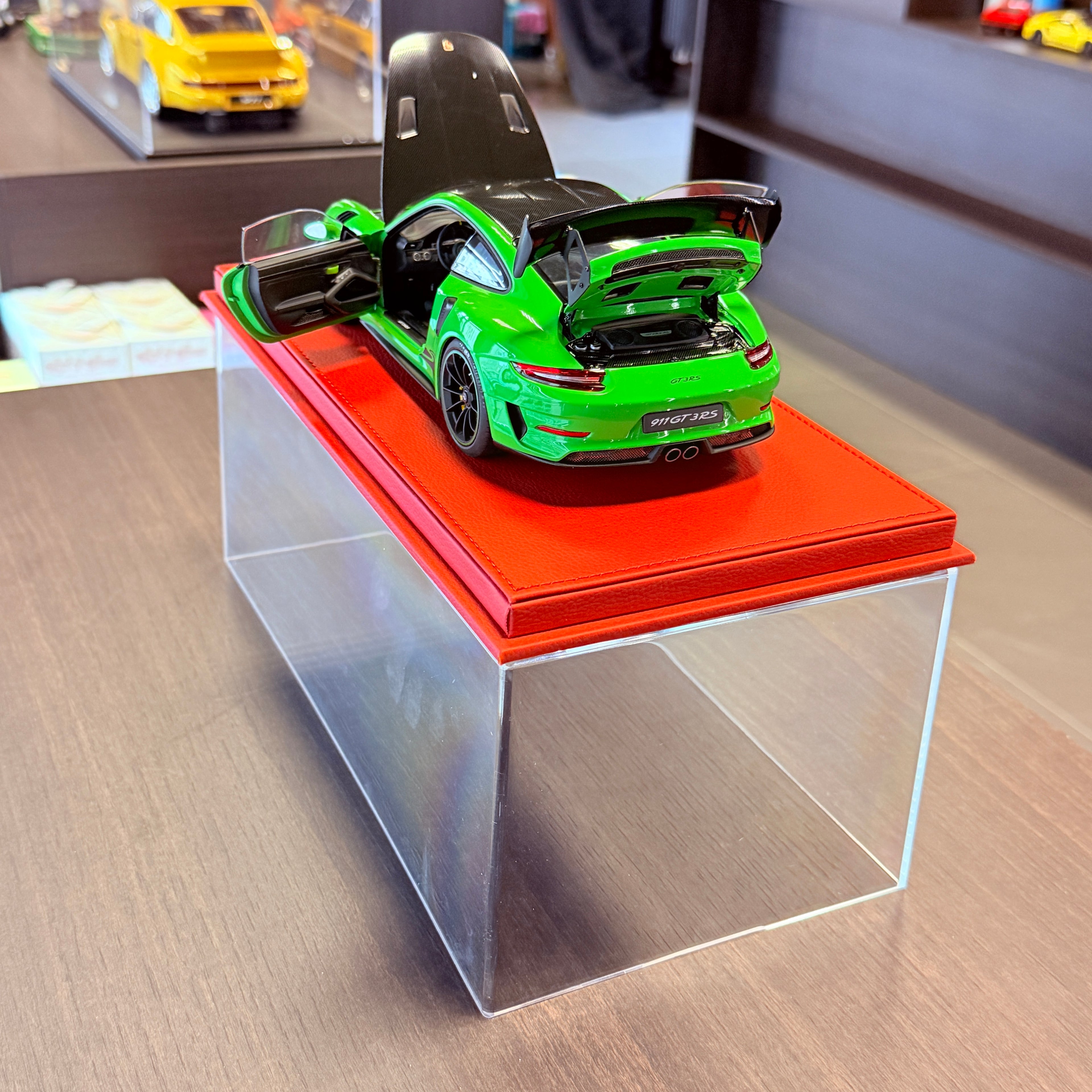 Porsche 911 (991.2) GT3 RS Weissach-paketet Lizard Green – bilmodell i skala 1:18 från AUTOart