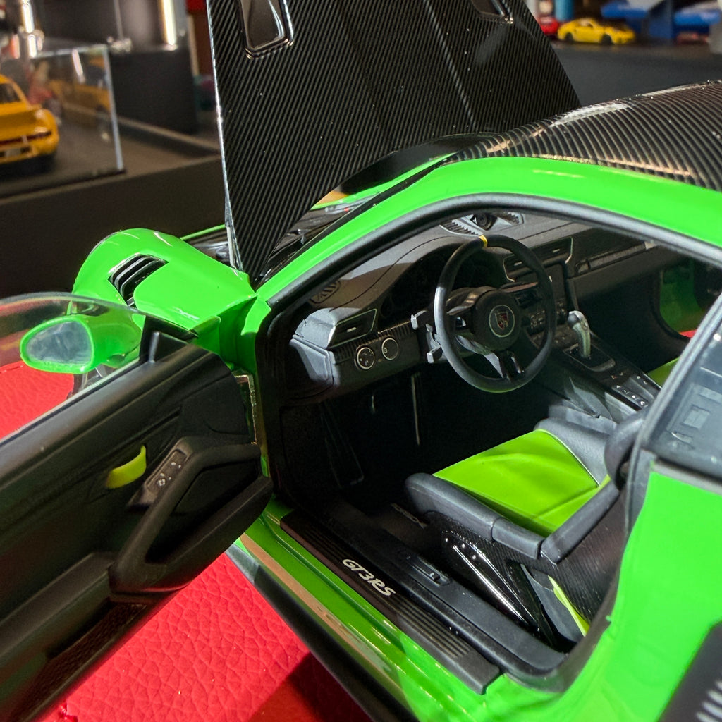 Porsche 911 (991.2) GT3 RS Weissach-paketet Lizard Green – bilmodell i skala 1:18 från AUTOart