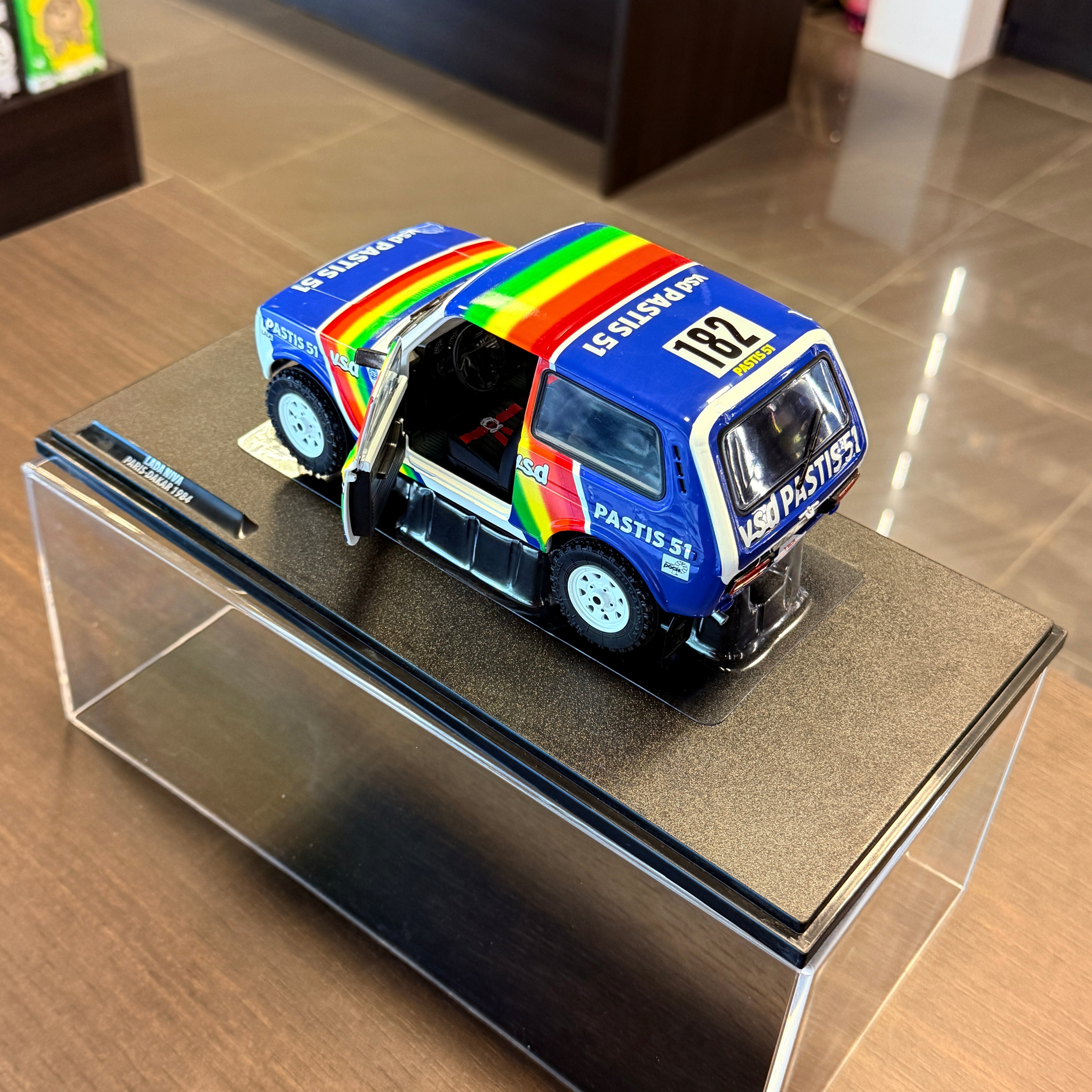 Lada Niva Paris-Dakar 1984 Jabouille / Sardou č. 182, mierka 1:18 od Solido