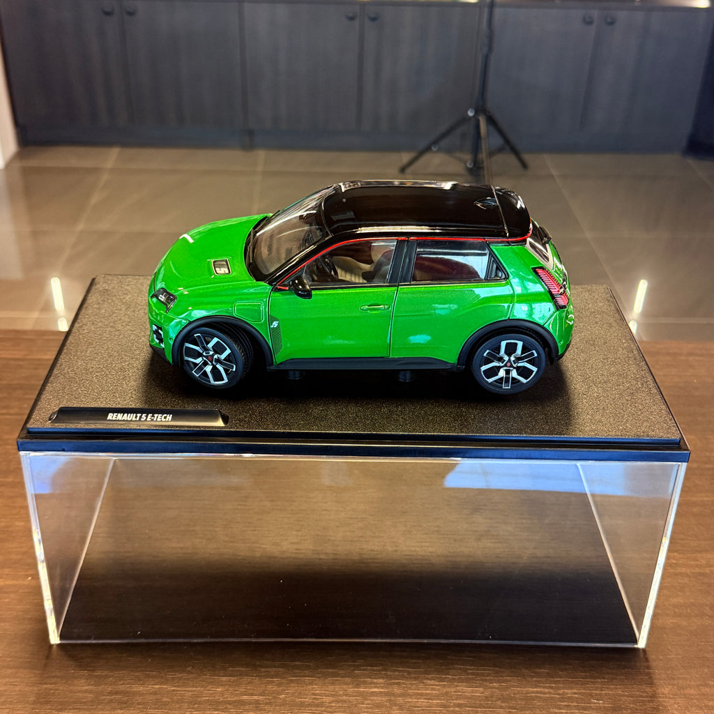 Renault 5 E-Tech Vert Pop 2024, skala 1:18 fra Solido