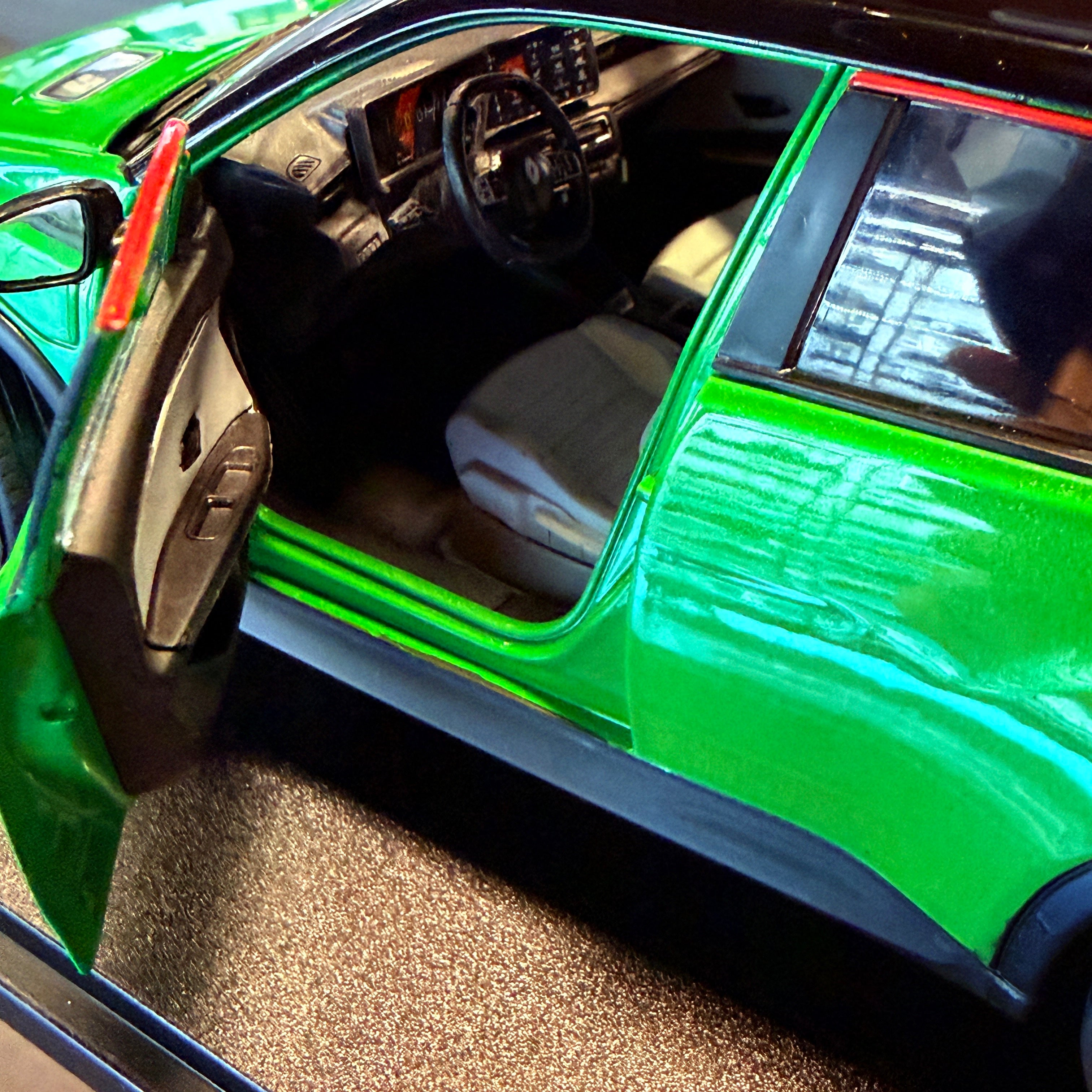 Renault 5 E-Tech Vert Pop 2024, skala 1:18 fra Solido