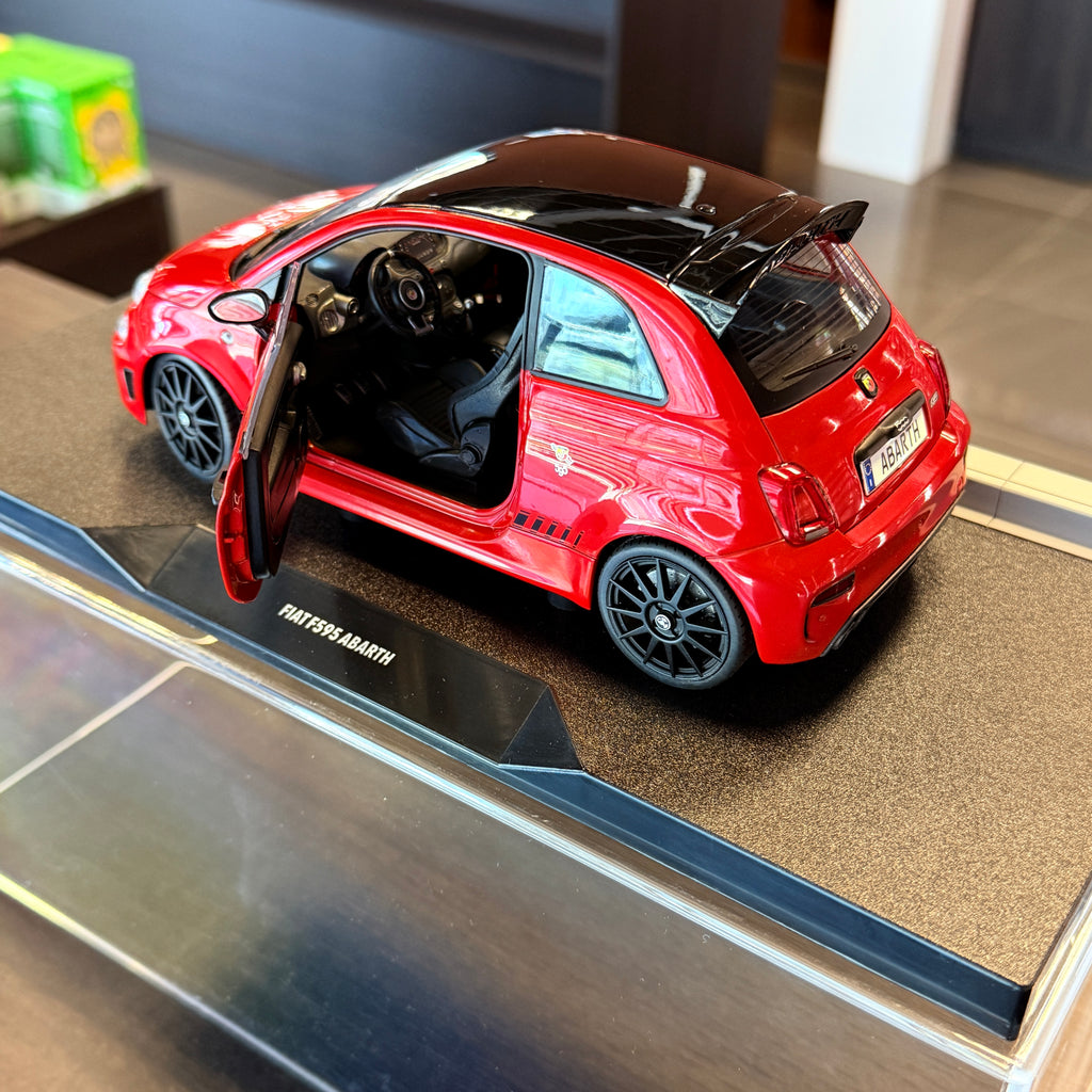 BMW M3 Competition M xDrive Touring 2024 – Twilight Purple Pearl Metallic Maßstab 1:18 von Solido