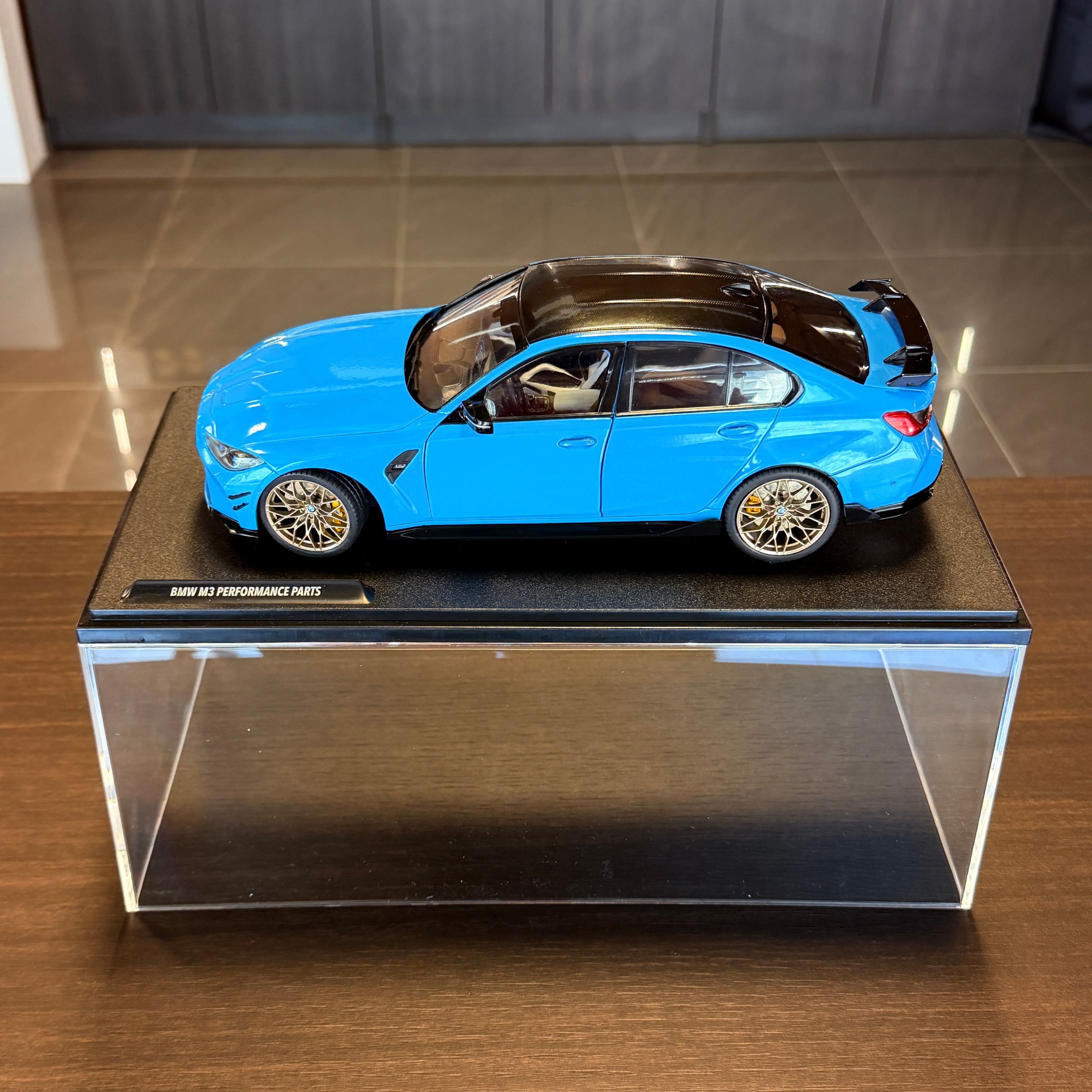 BMW M3 Competition M xDrive Touring 2024 – Twilight Purple Pearl Metallic Maßstab 1:18 von Solido