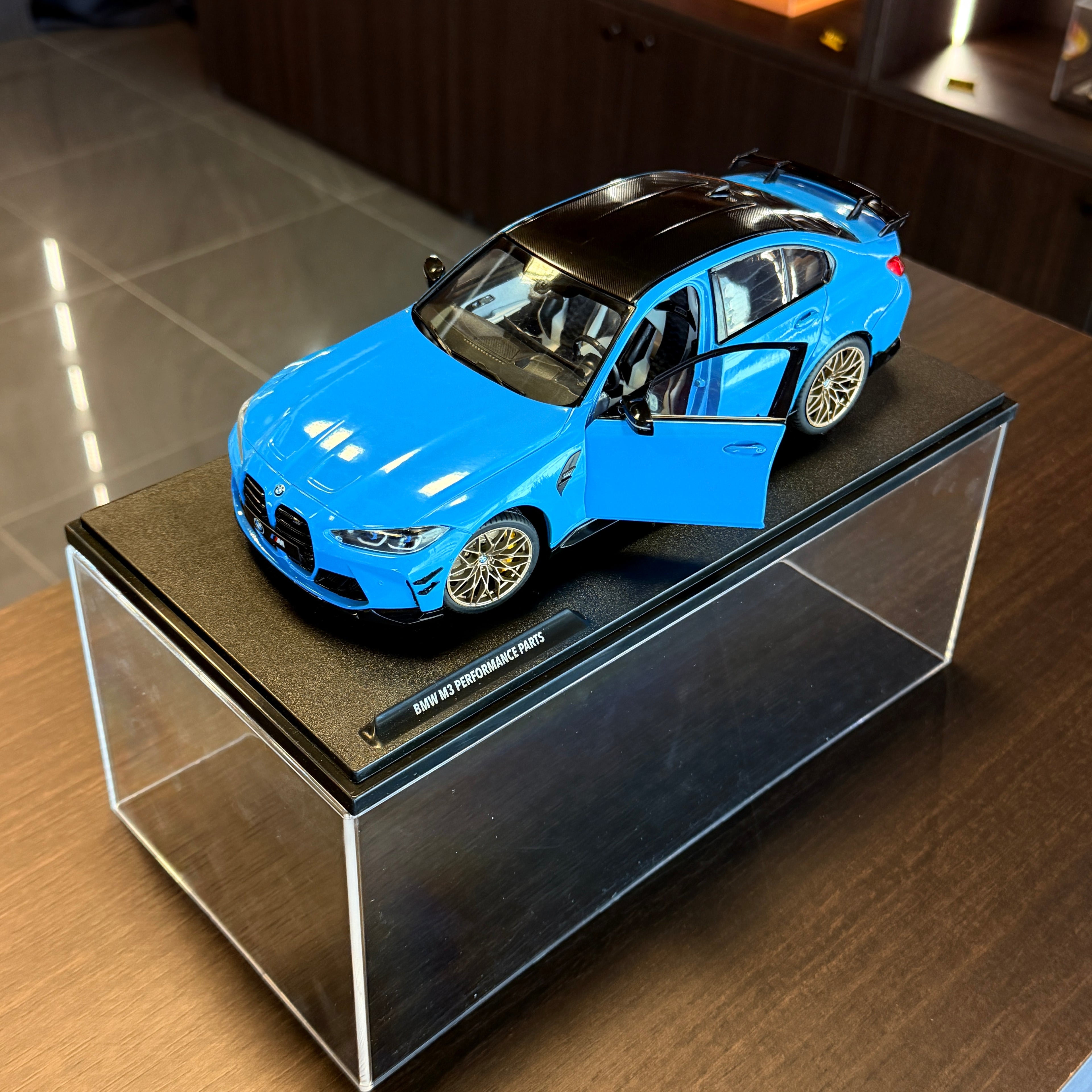 BMW M3 Competition M xDrive Touring 2024 – Twilight Purple Pearl Metallic Escala 1:18 de Solido