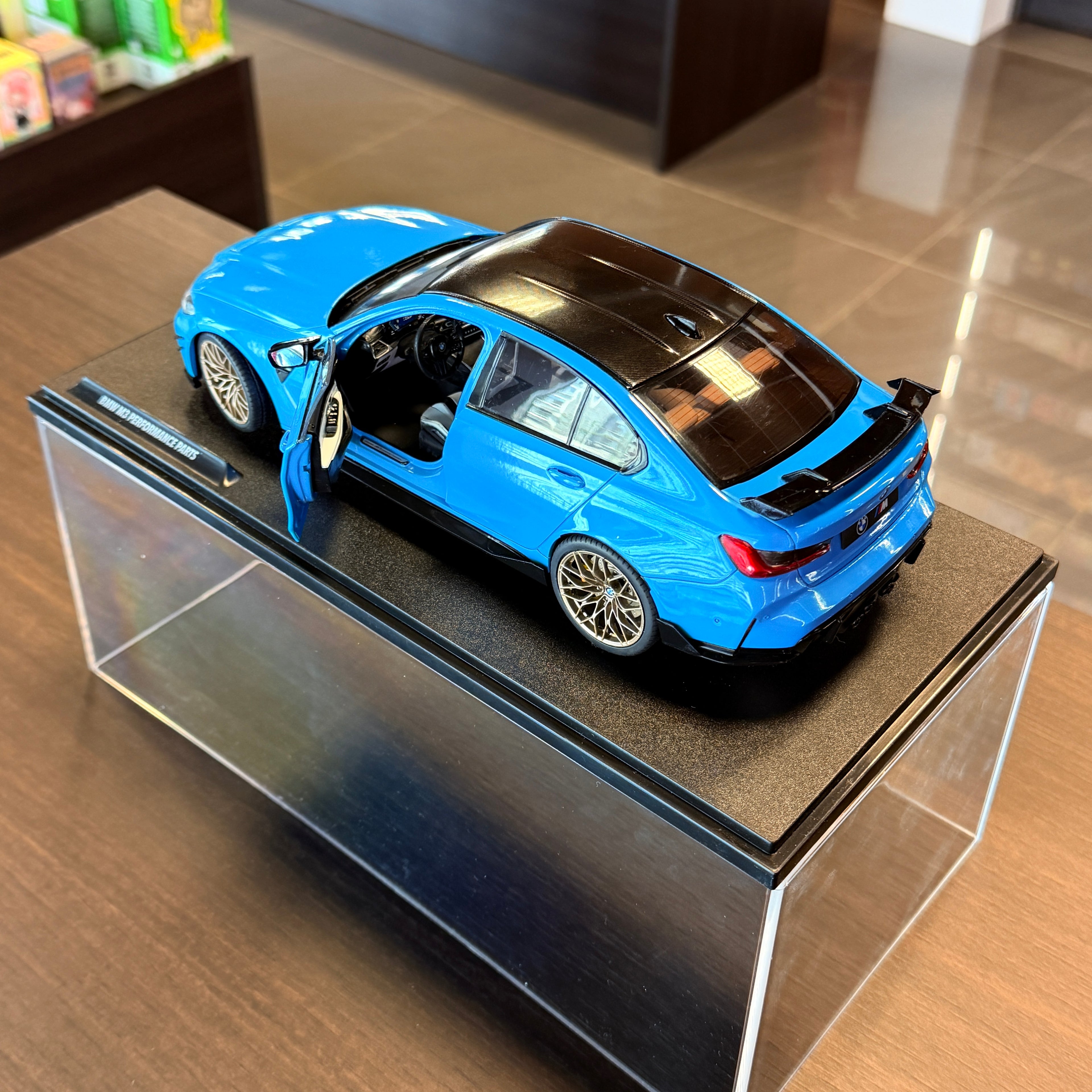 BMW M3 Competition M xDrive Touring 2024 – Twilight Purple Pearl Metallic Escala 1:18 de Solido