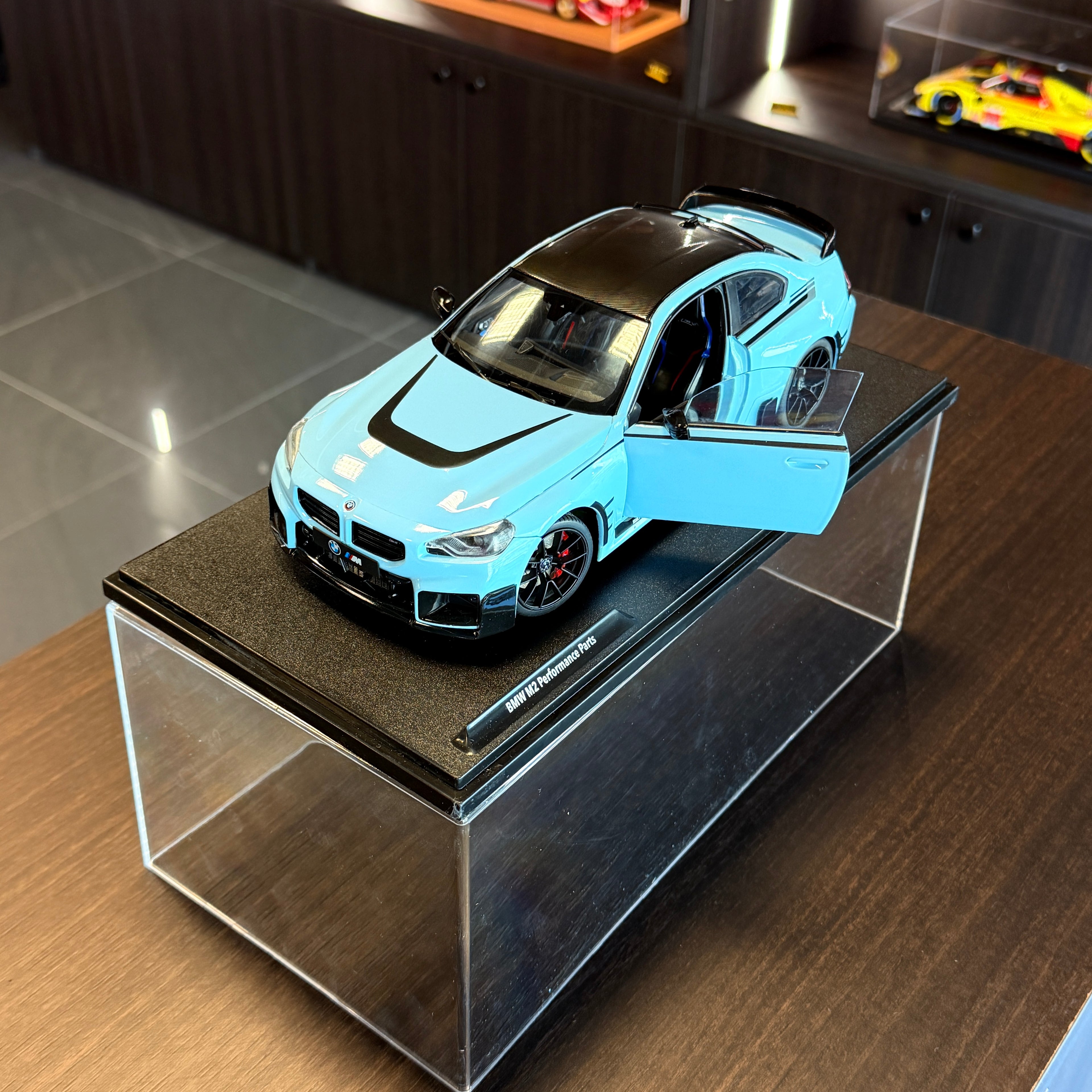 BMW M3 Competition M xDrive Touring 2024 – Twilight Purple Pearl Metallic Escala 1:18 de Solido