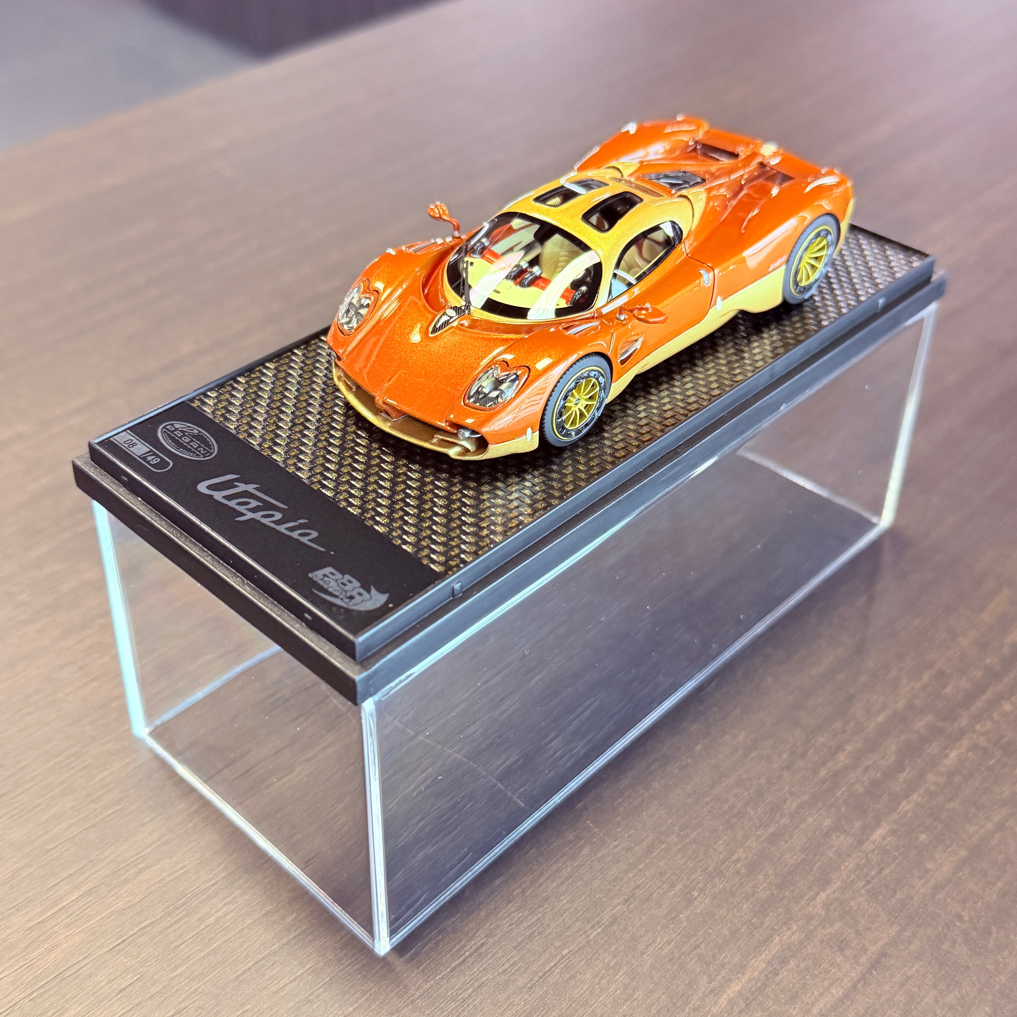 Pagani Utopia Bronzo, omejena izdaja 49 kosov – pomanjšan model avtomobila v merilu 1 : 43 znamke BBR